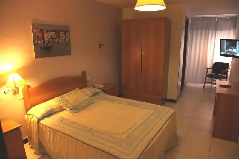 Double or Twin Room - single occupancy in Hotel El Emigrante Double or Twin Room - single occupancy in Hotel El Emigrante