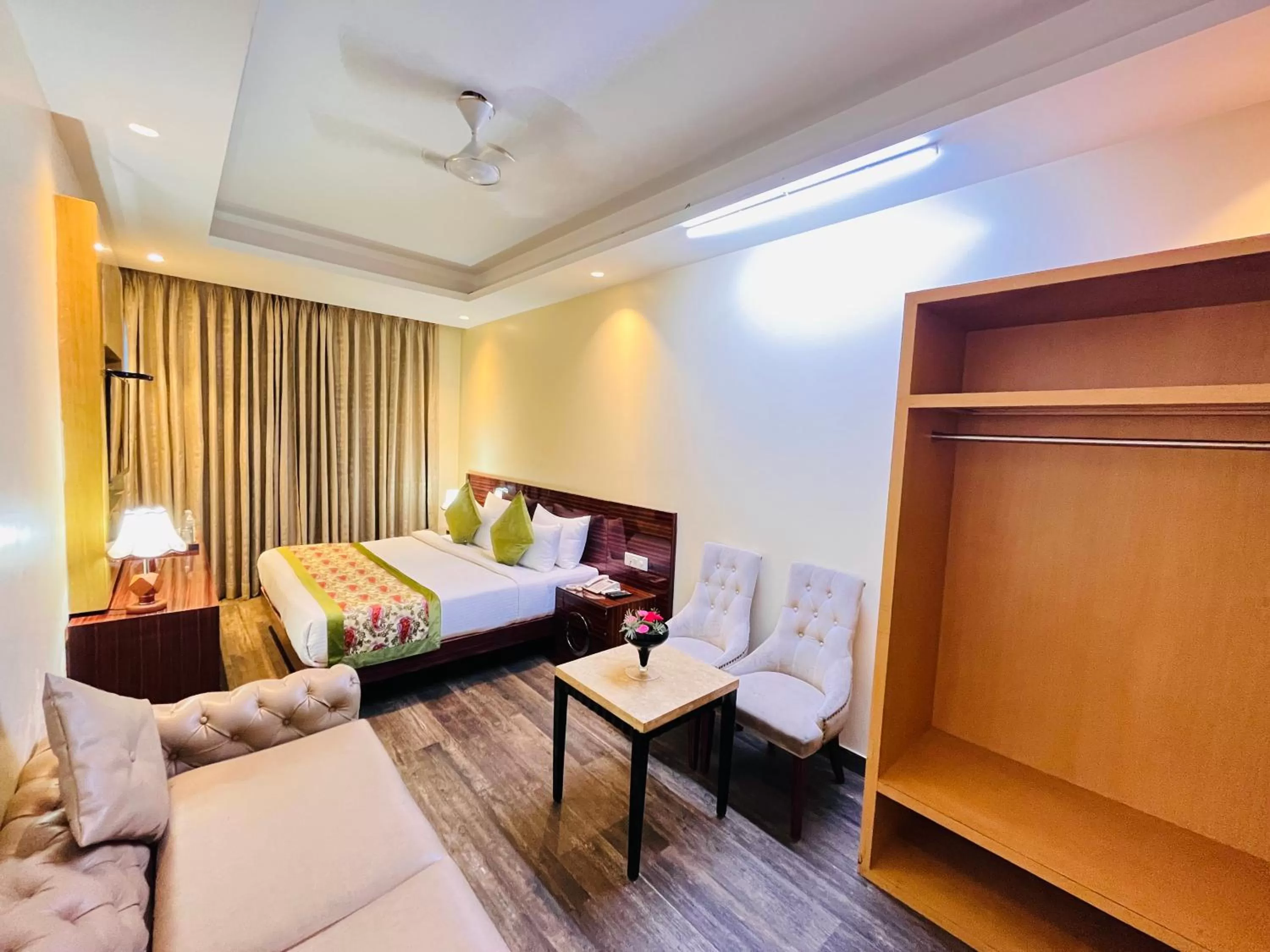Bed in Hotel Banz near Delhi Airport