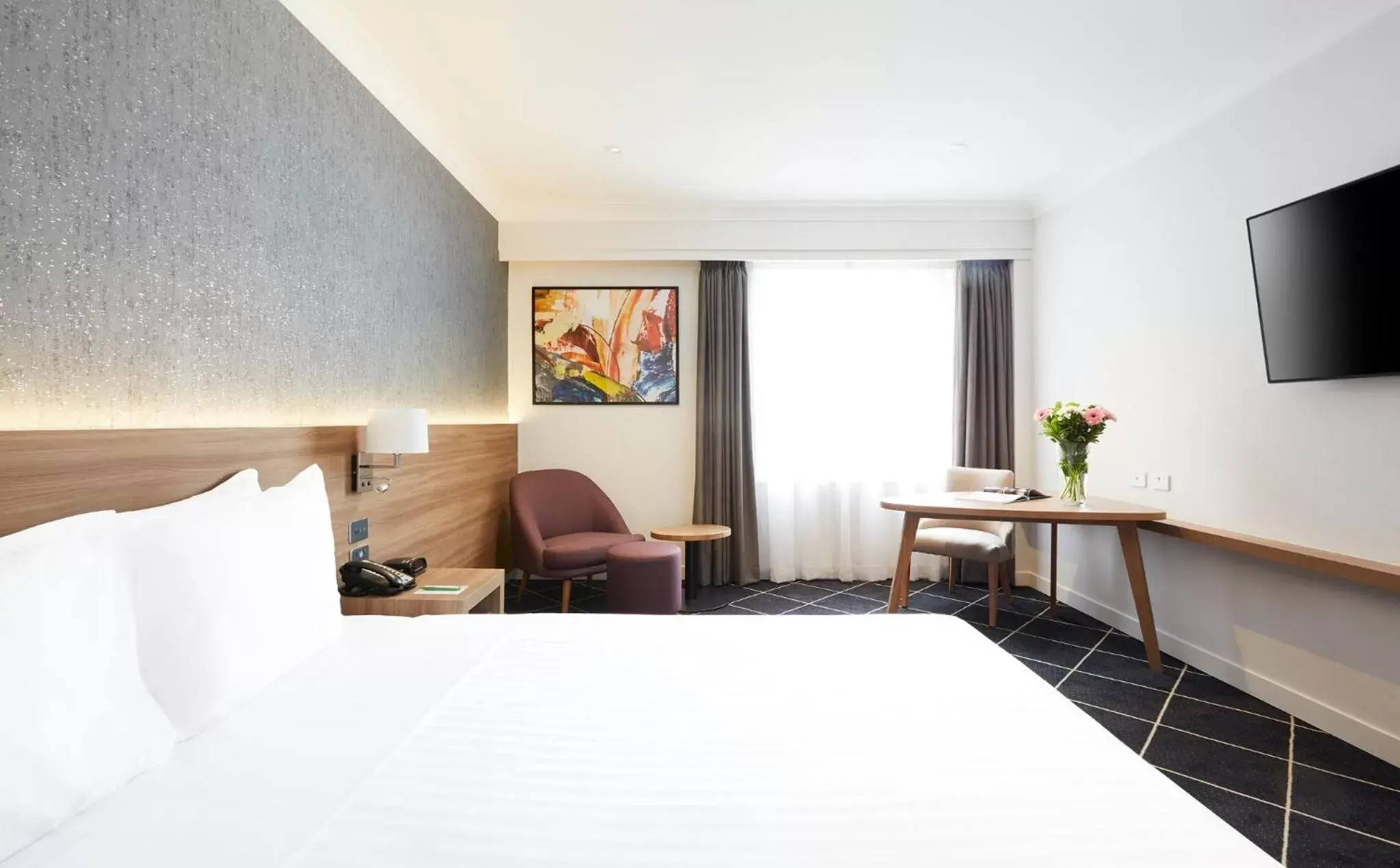 Photo of the whole room, Bed in Holiday Inn Darling Harbour, an IHG Hotel