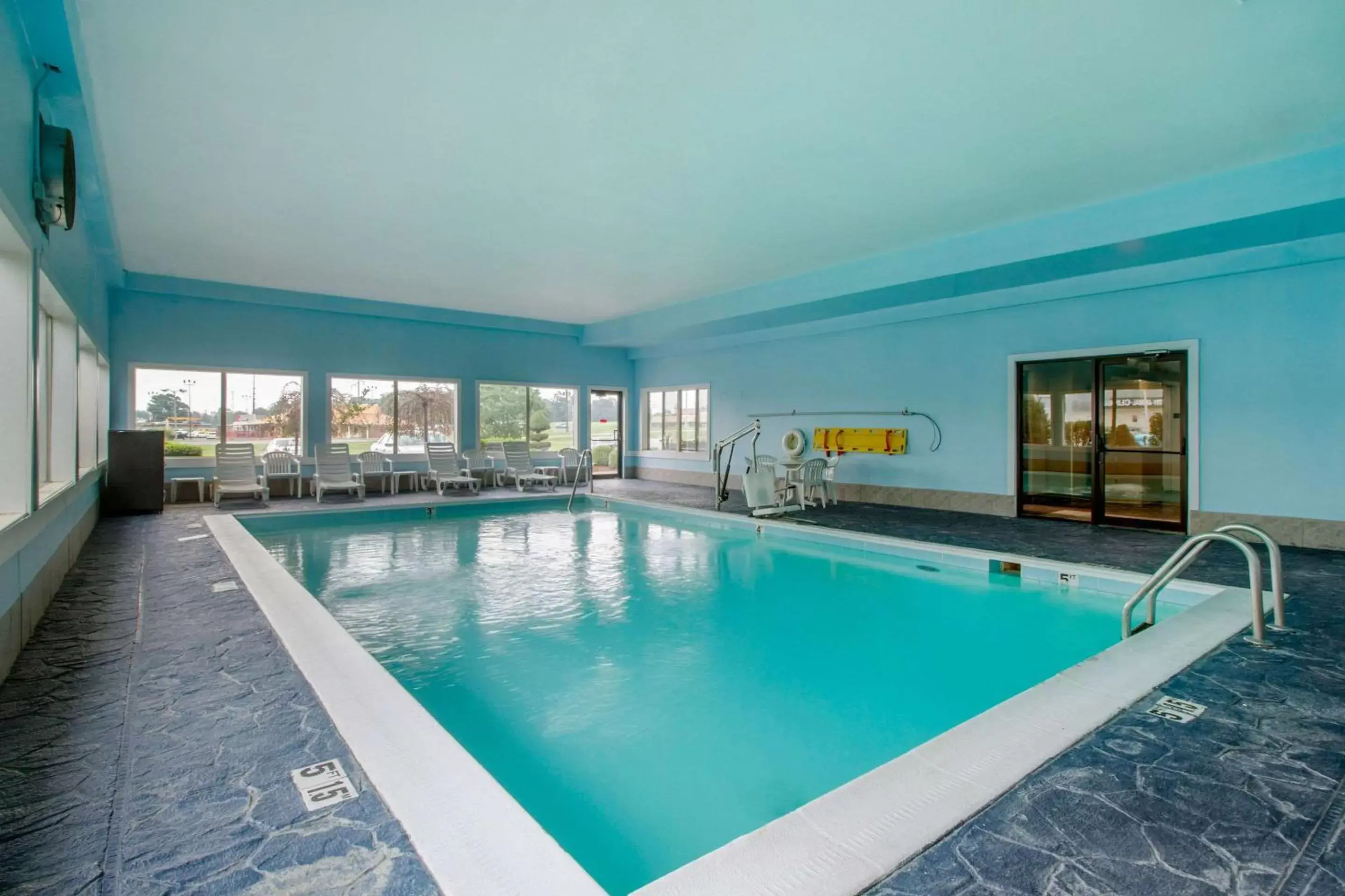 On site, Swimming Pool in Comfort Suites Danville