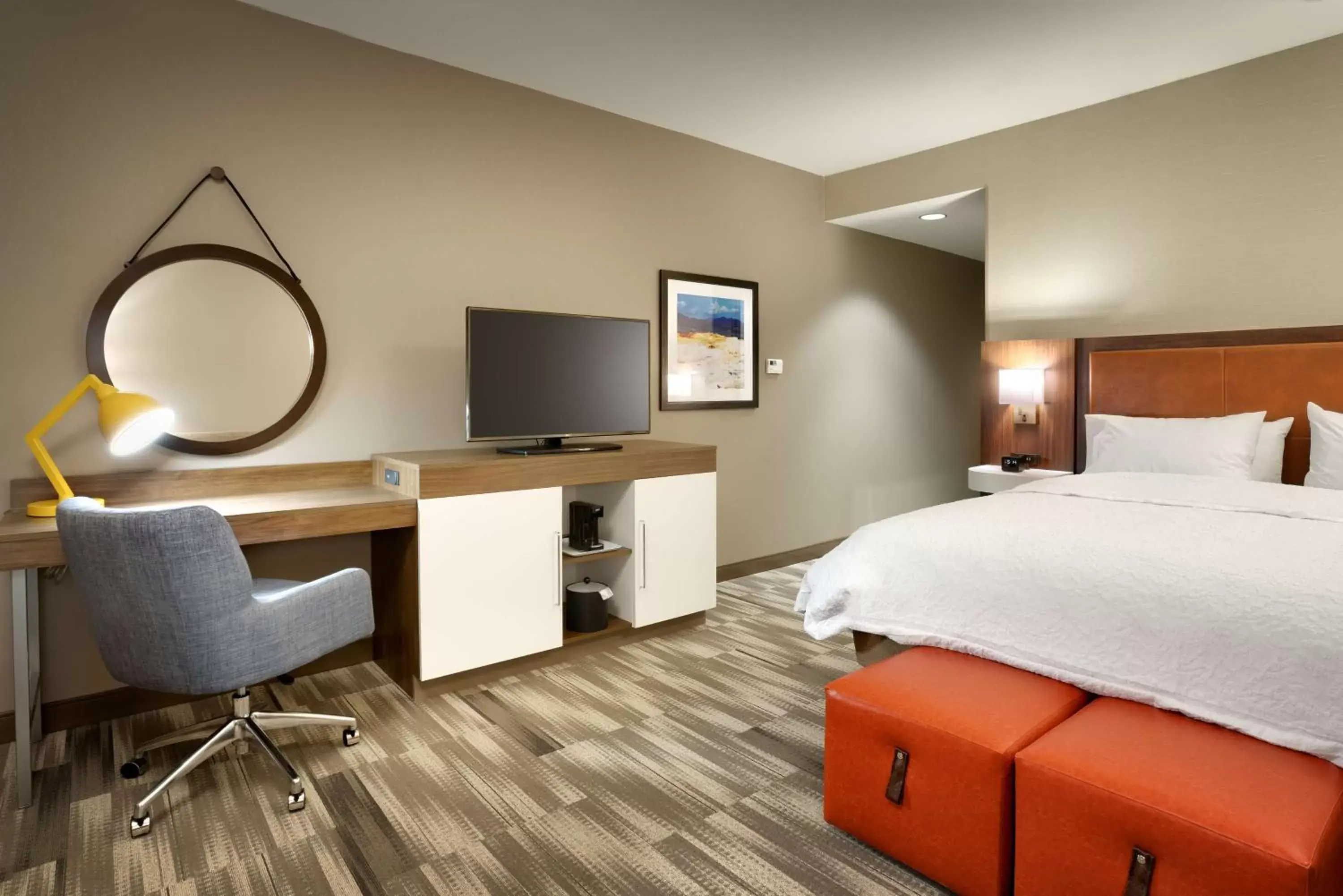 Bedroom, TV/Entertainment Center in Hampton Inn & Suites Rexburg