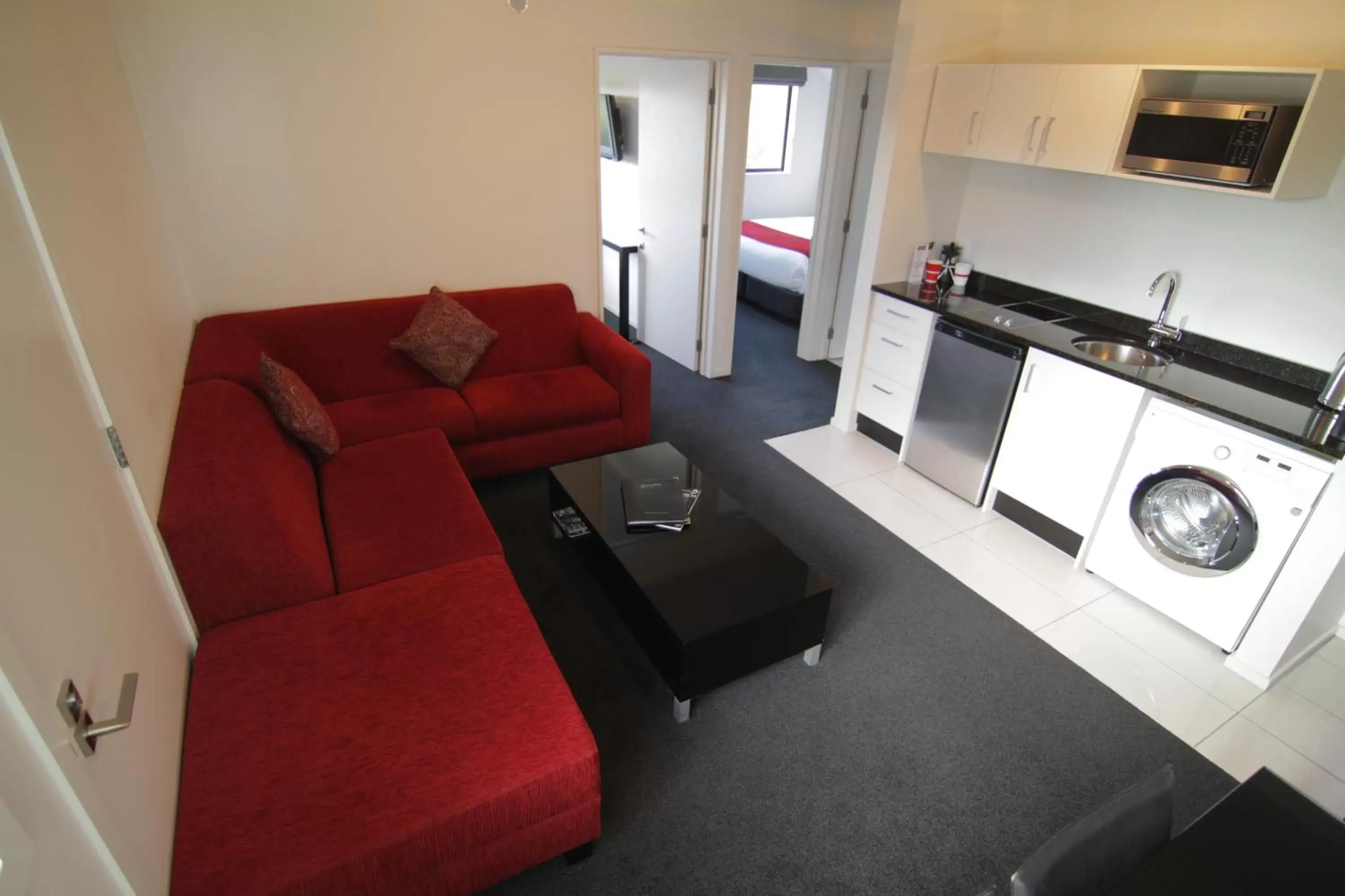 Kitchen or kitchenette, Seating Area in Metropolitan Motel on Riccarton