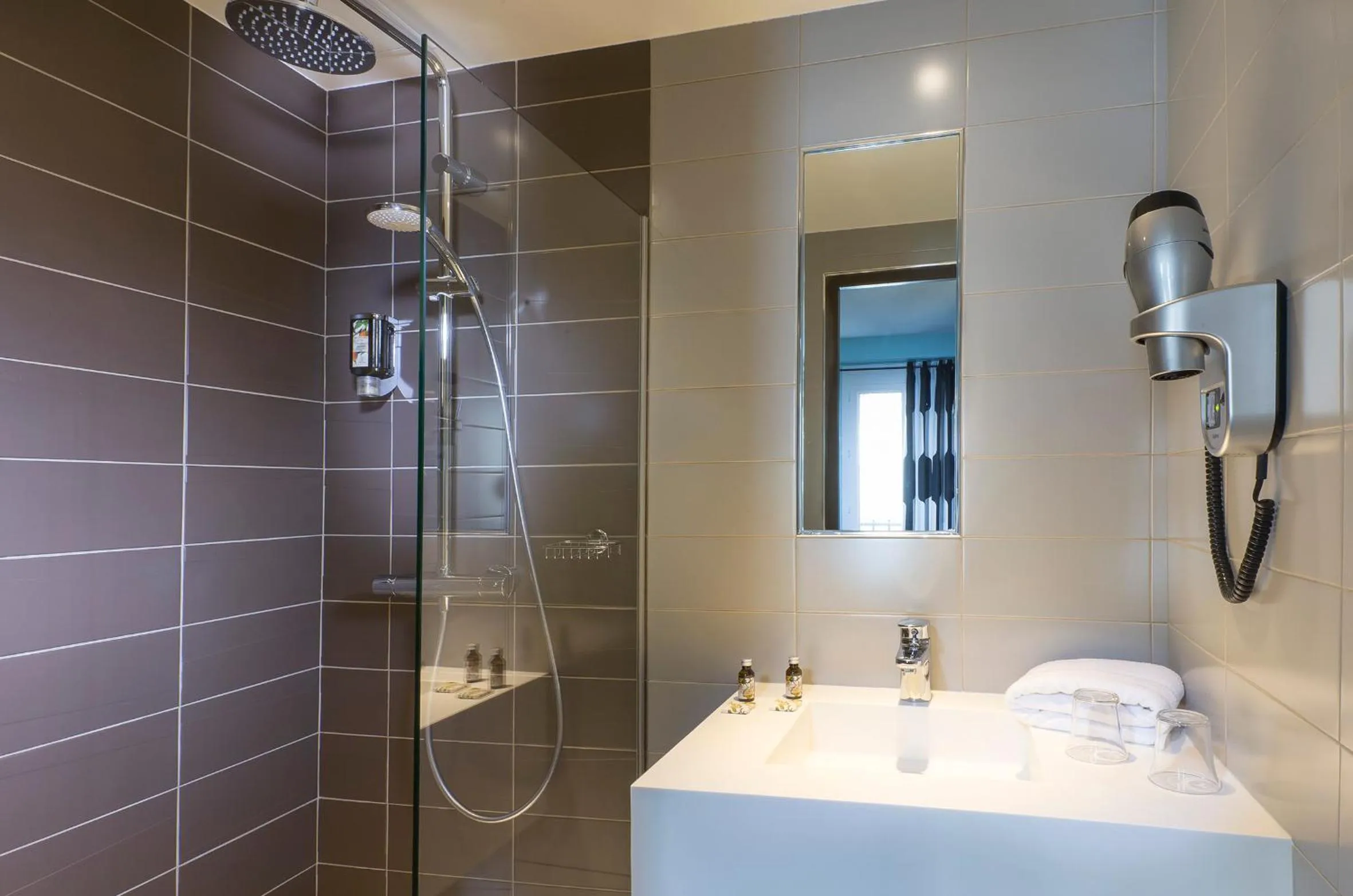 Bathroom in Hotel Concortel Paris