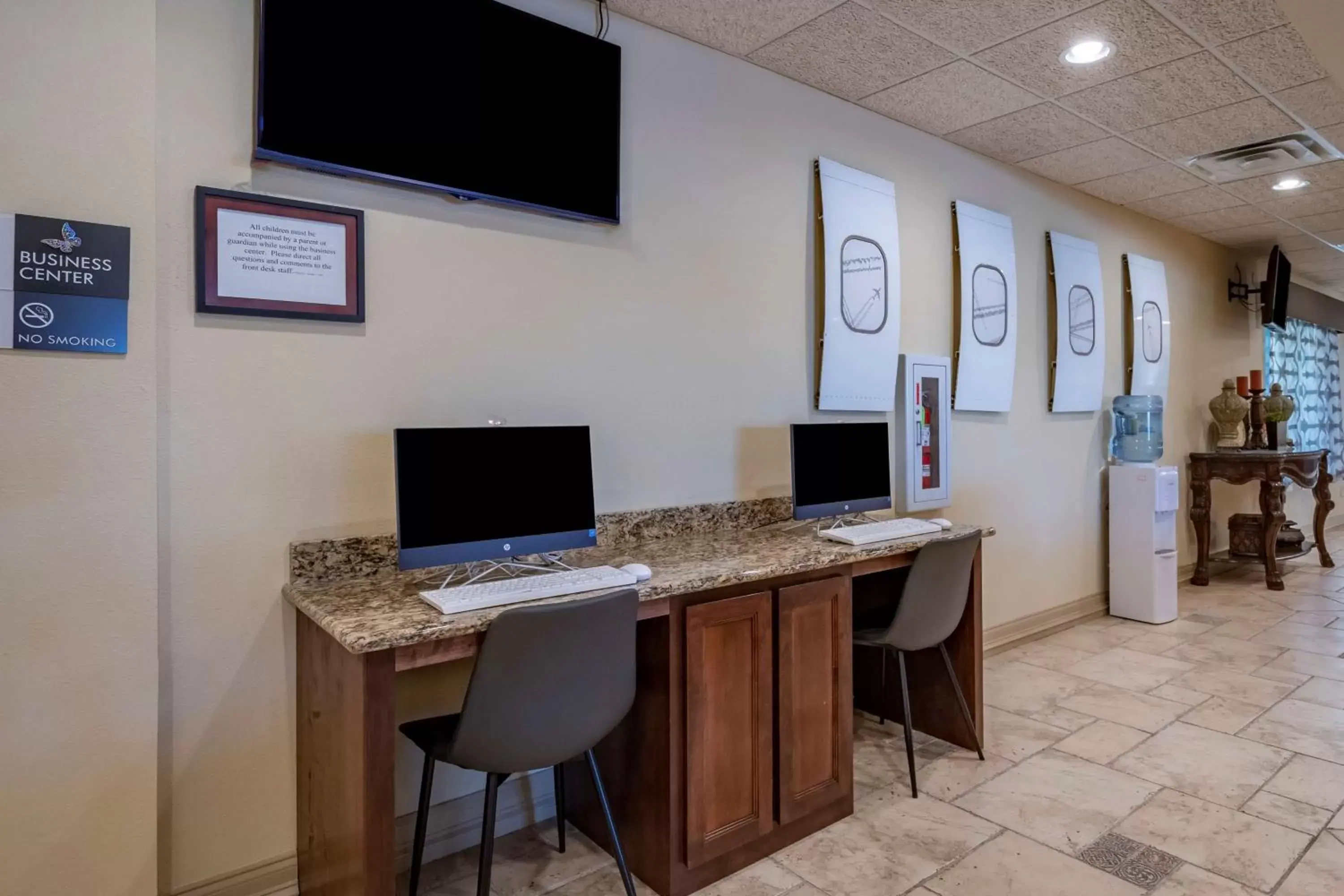 Business facilities, TV/Entertainment Center in BEST WESTERN PLUS Monica Royale Inn & Suites