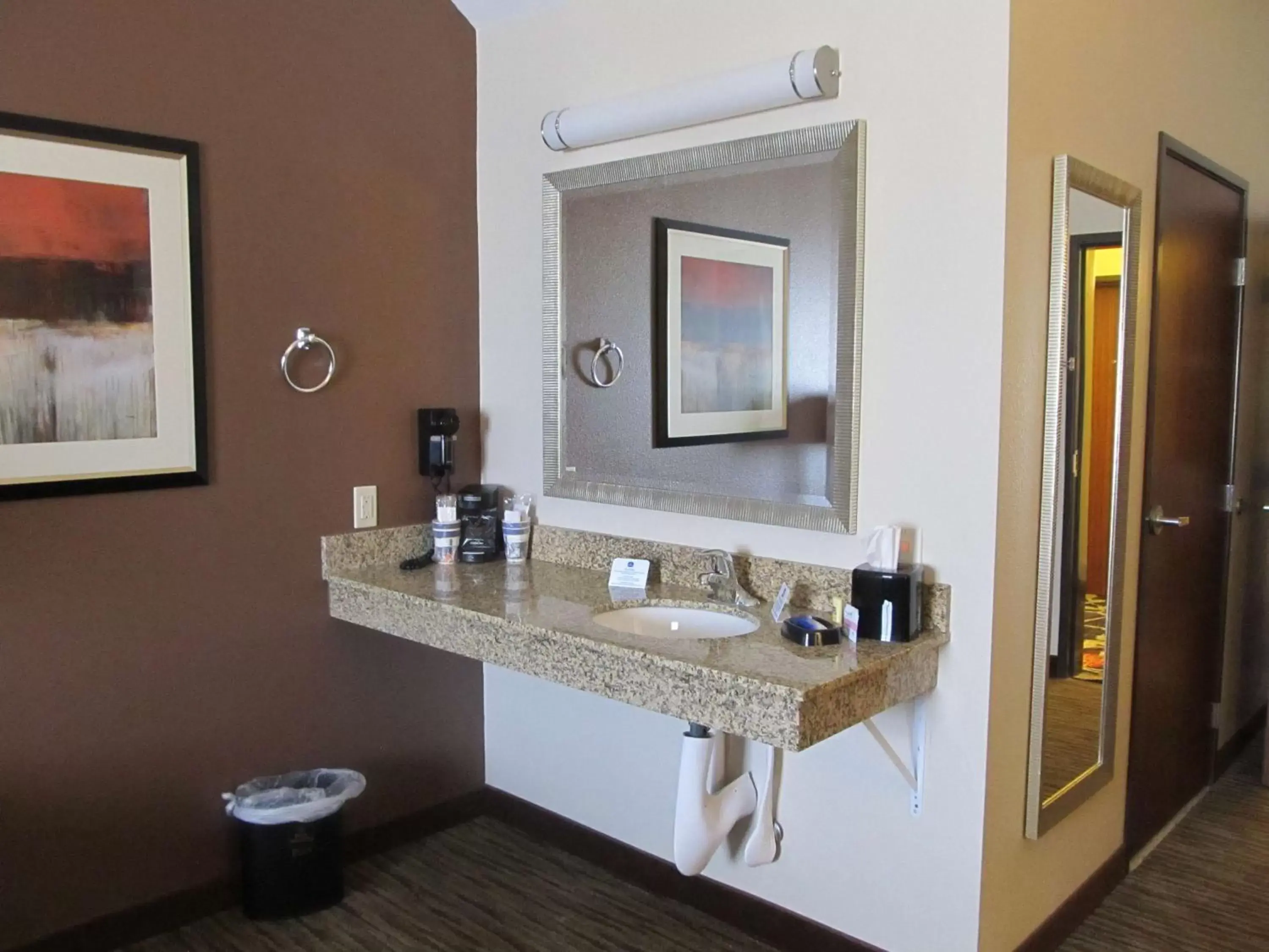 Photo of the whole room, Bathroom in Best Western Plus Landmark Hotel