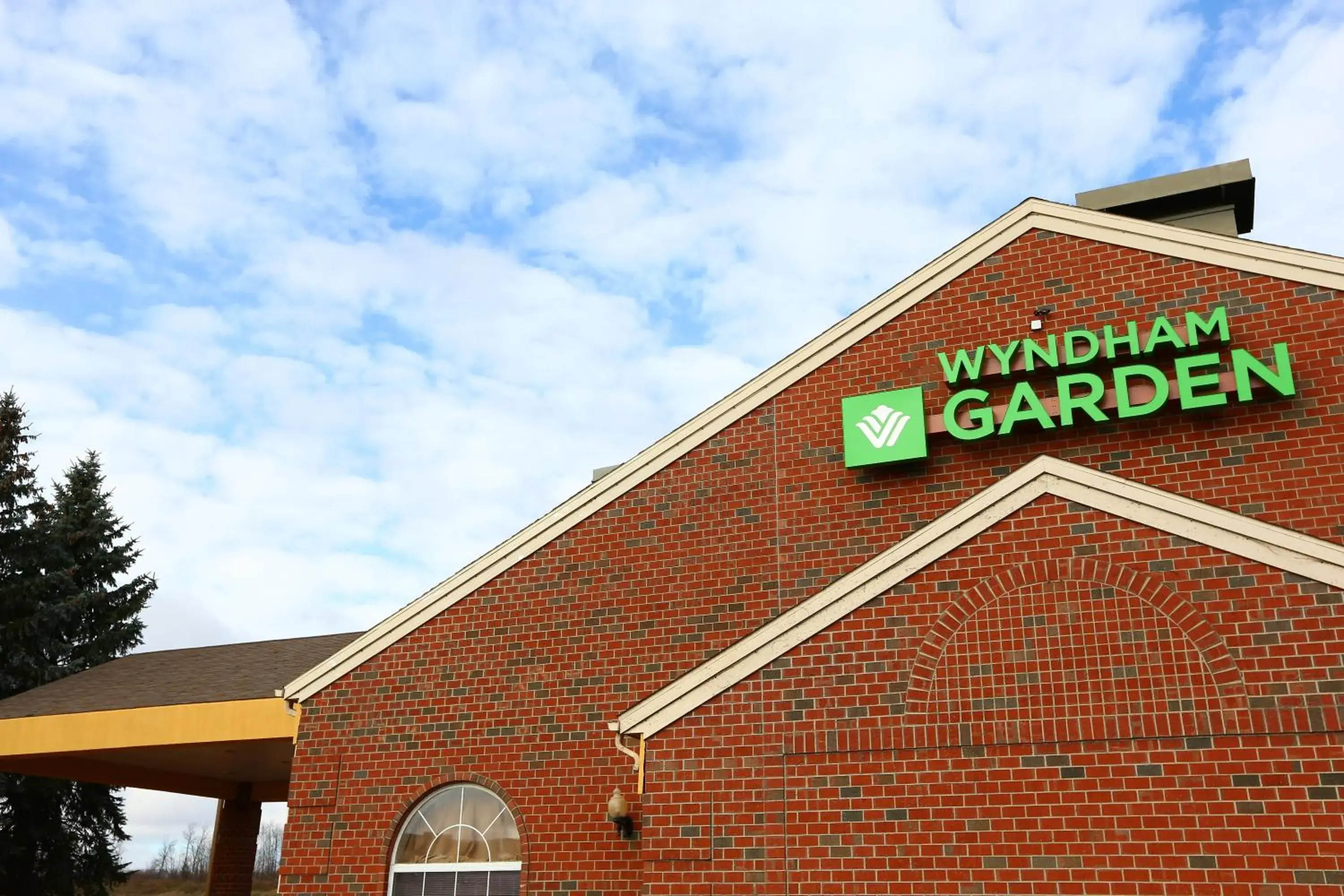 Day, Property Building in Wyndham Garden Grand Rapids Airport