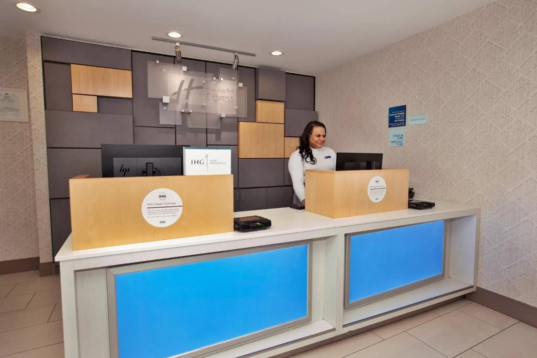 Property building, Lobby/Reception in Holiday Inn Express Richmond - Midtown, an IHG Hotel