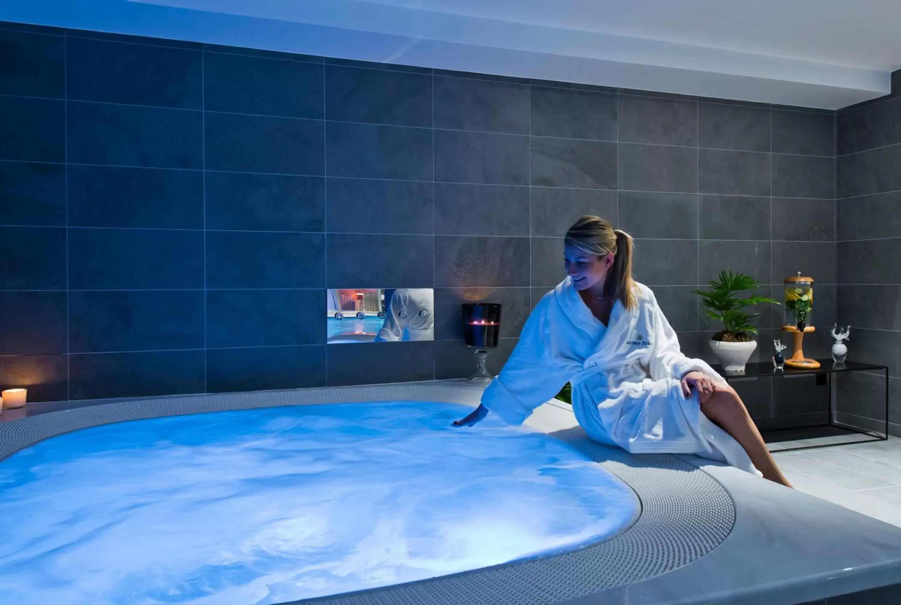 Hot Tub in Golden Tulip Sophia Antipolis - Hotel & Spa