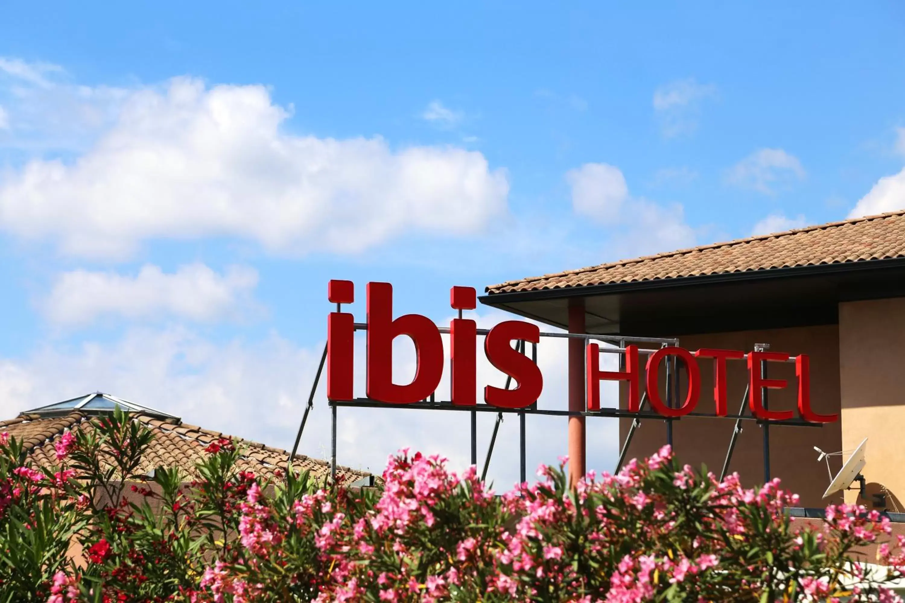 Other, Property Logo/Sign in ibis Aubenas