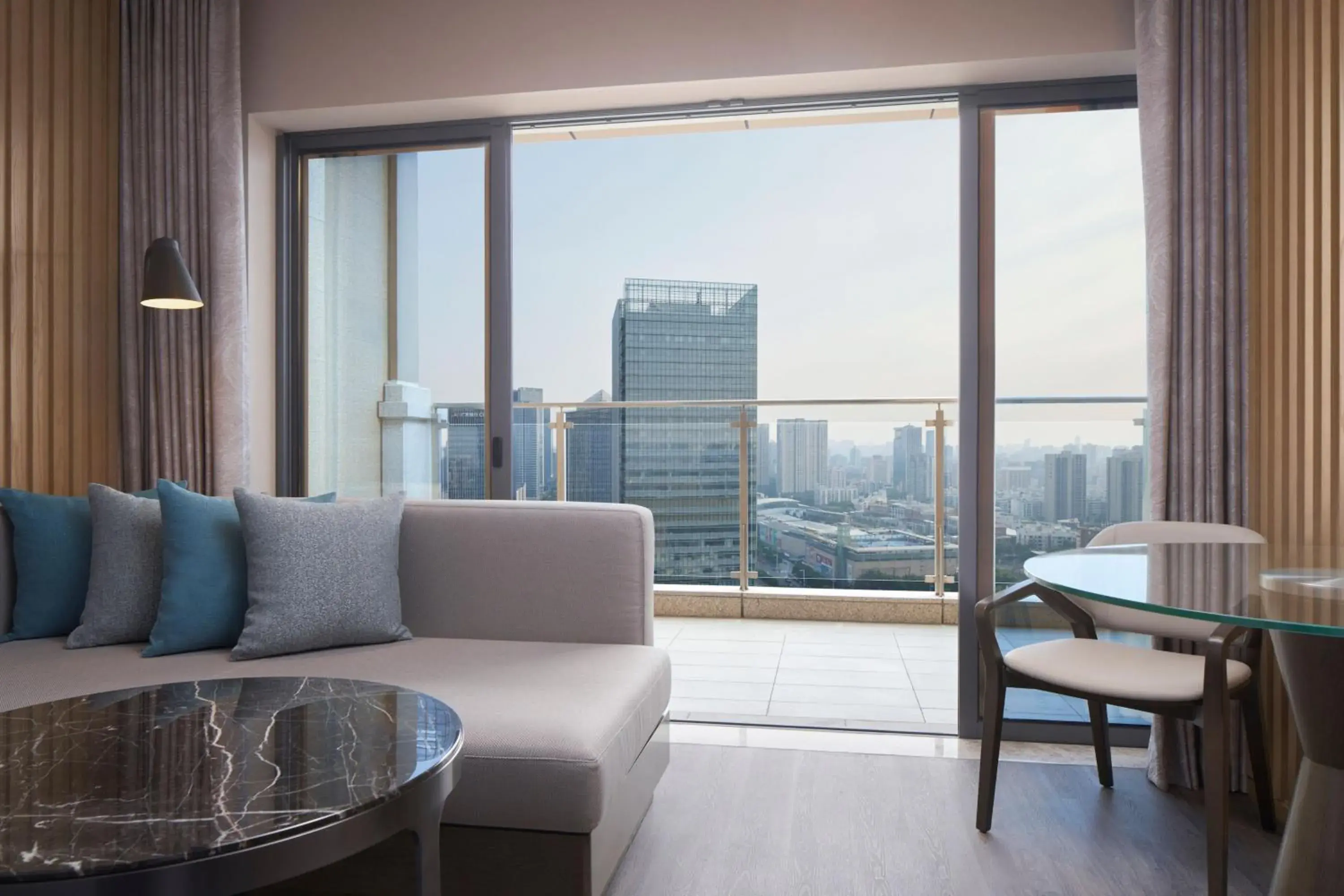 Photo of the whole room, Seating Area in Courtyard by Marriott Foshan