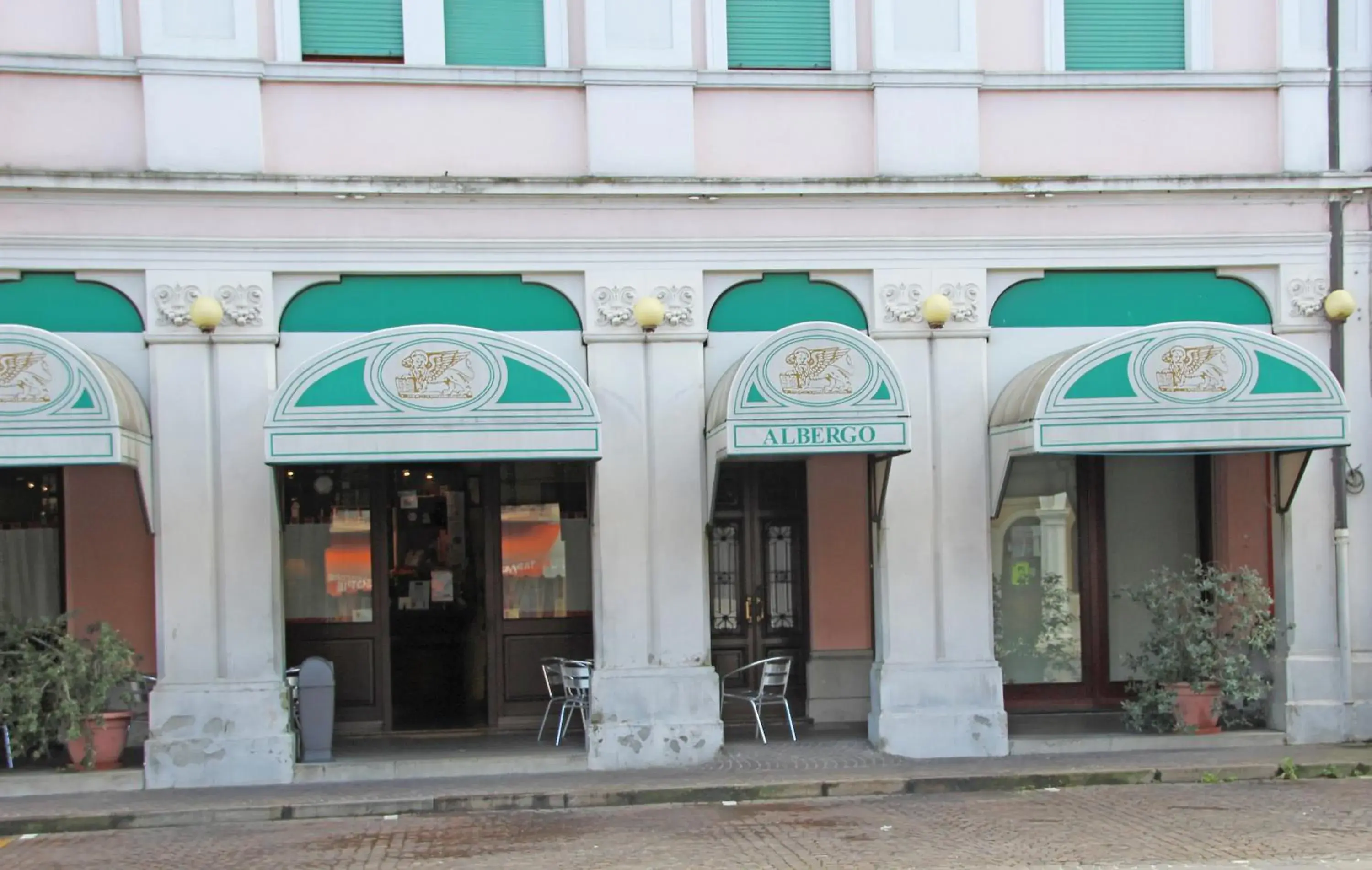 Facade/entrance in Albergo Ristorante Leon d'Oro Facade/entrance in Albergo Ristorante Leon d'Oro