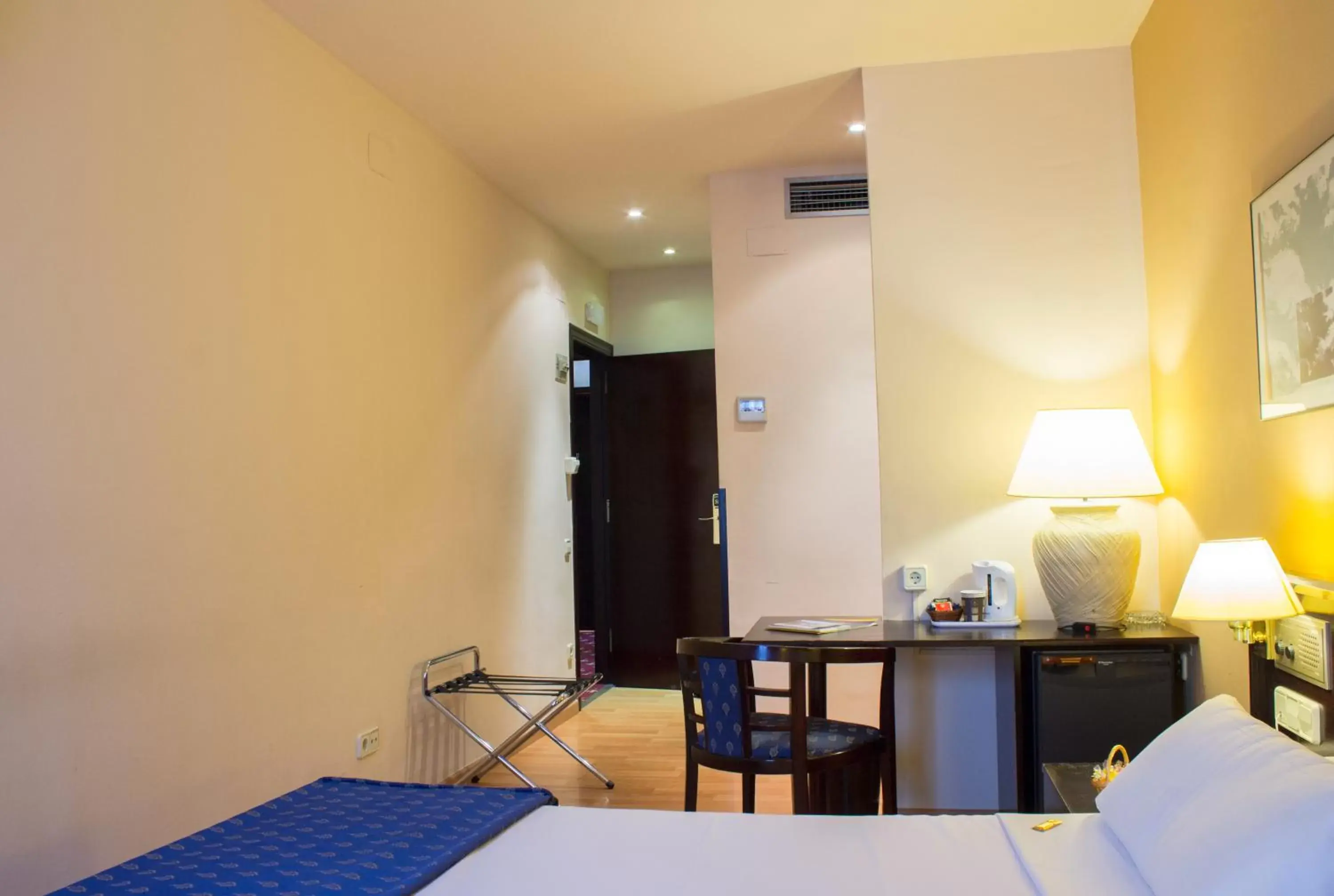 Photo of the whole room in Atlantis by Atbcn Photo of the whole room in Atlantis by Atbcn