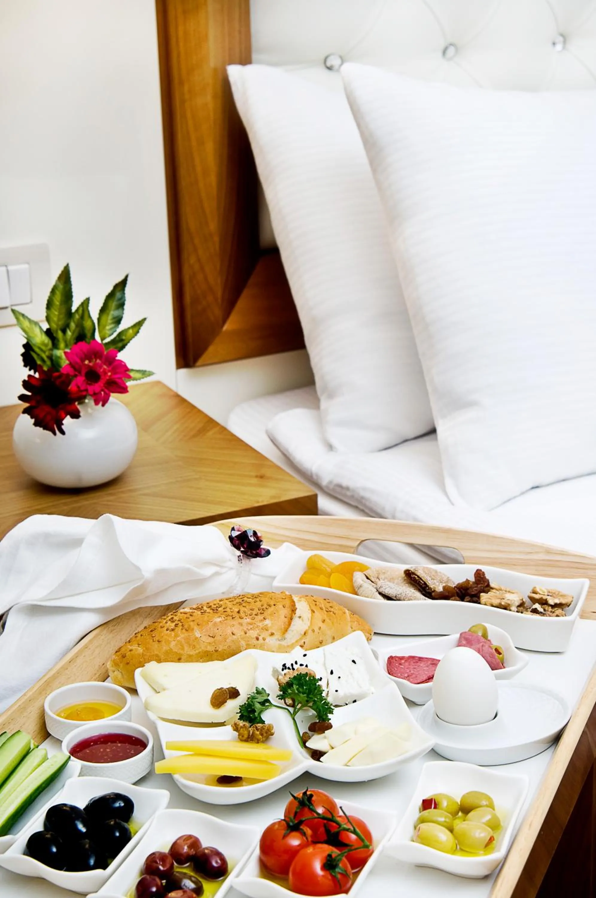 Breakfast, Bed in Tugcu Hotel Select
