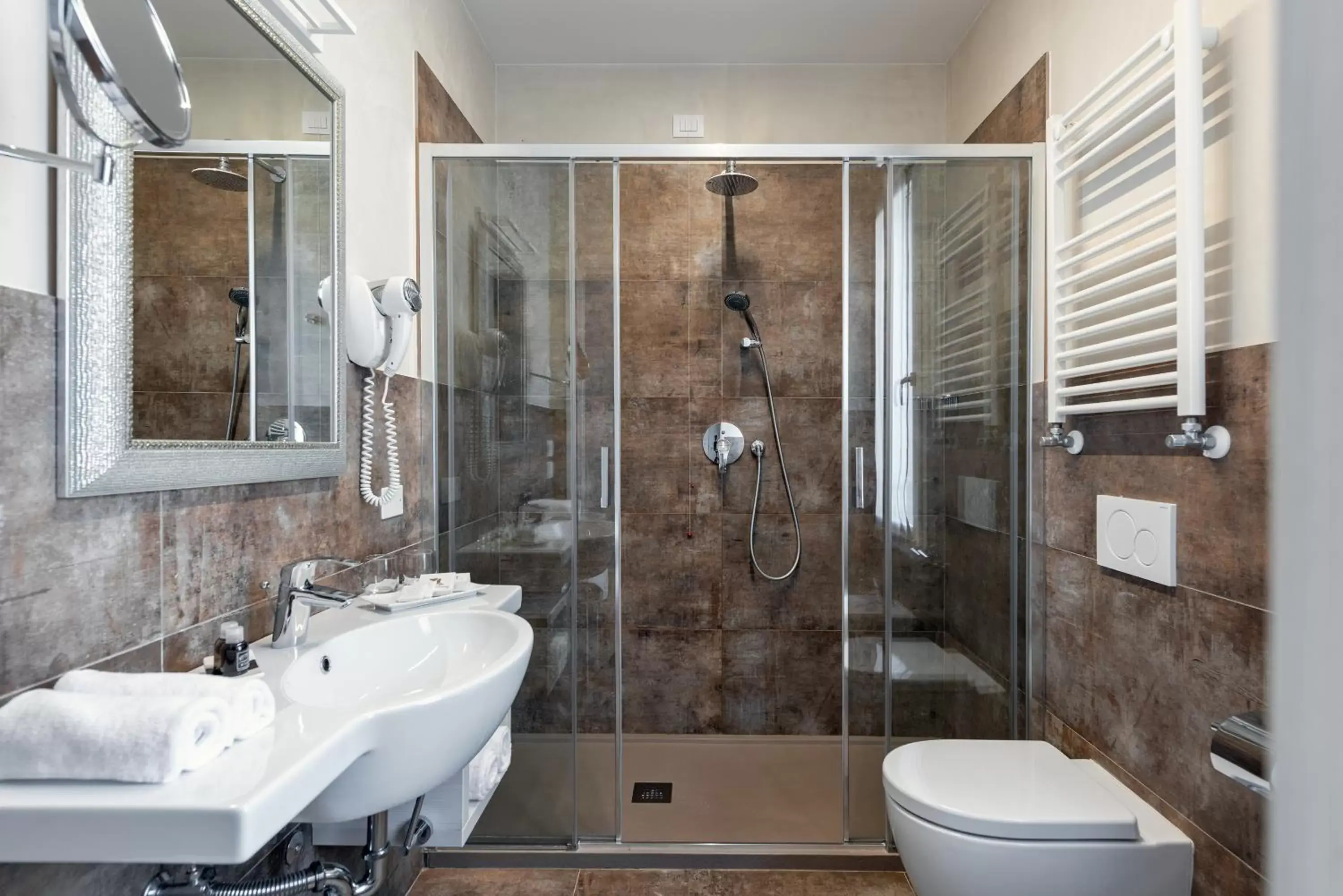 Shower, Bathroom in UNAWAY Ecohotel Villa Costanza Venezia