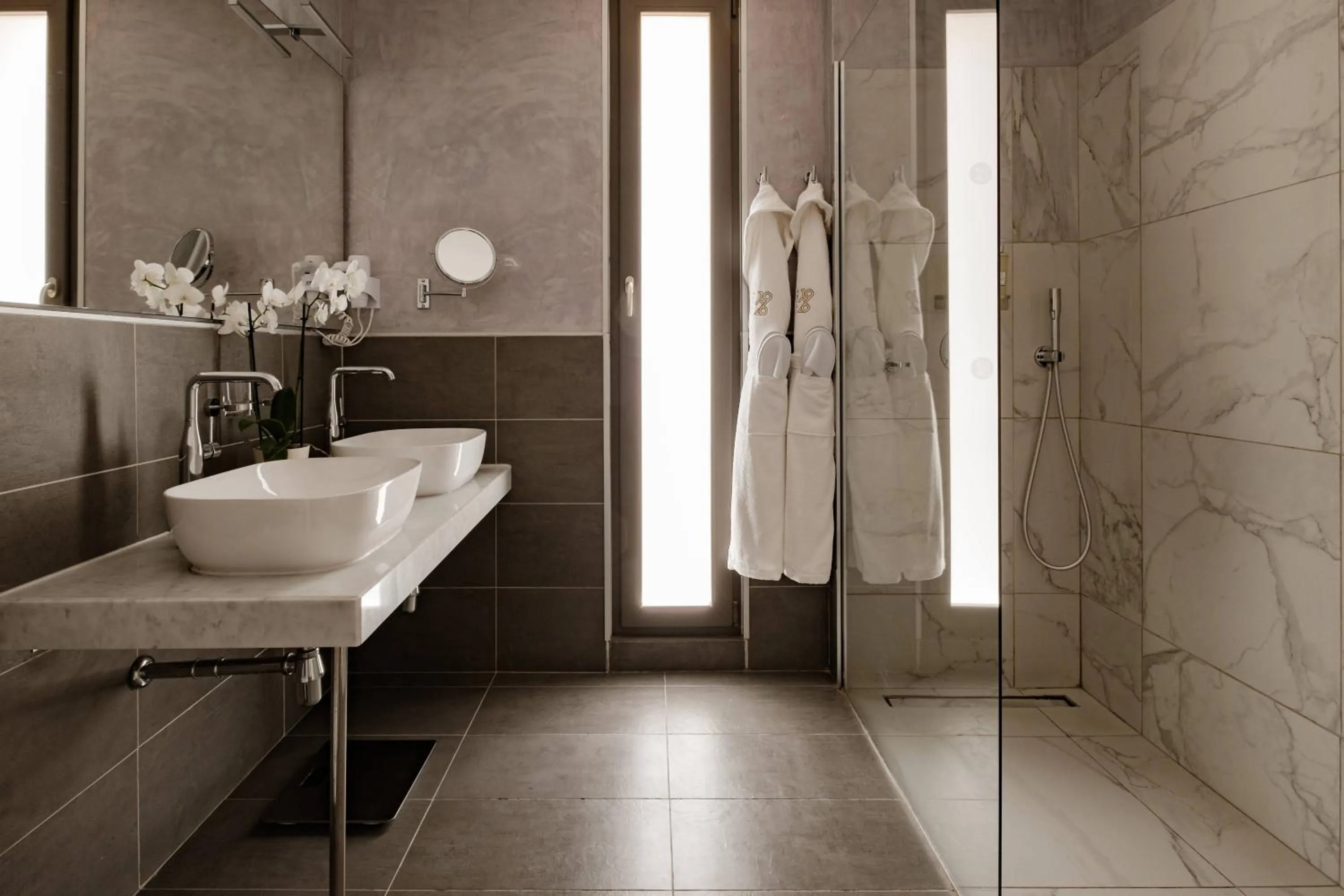 Shower in 1926 Le Soleil Hotel & Spa