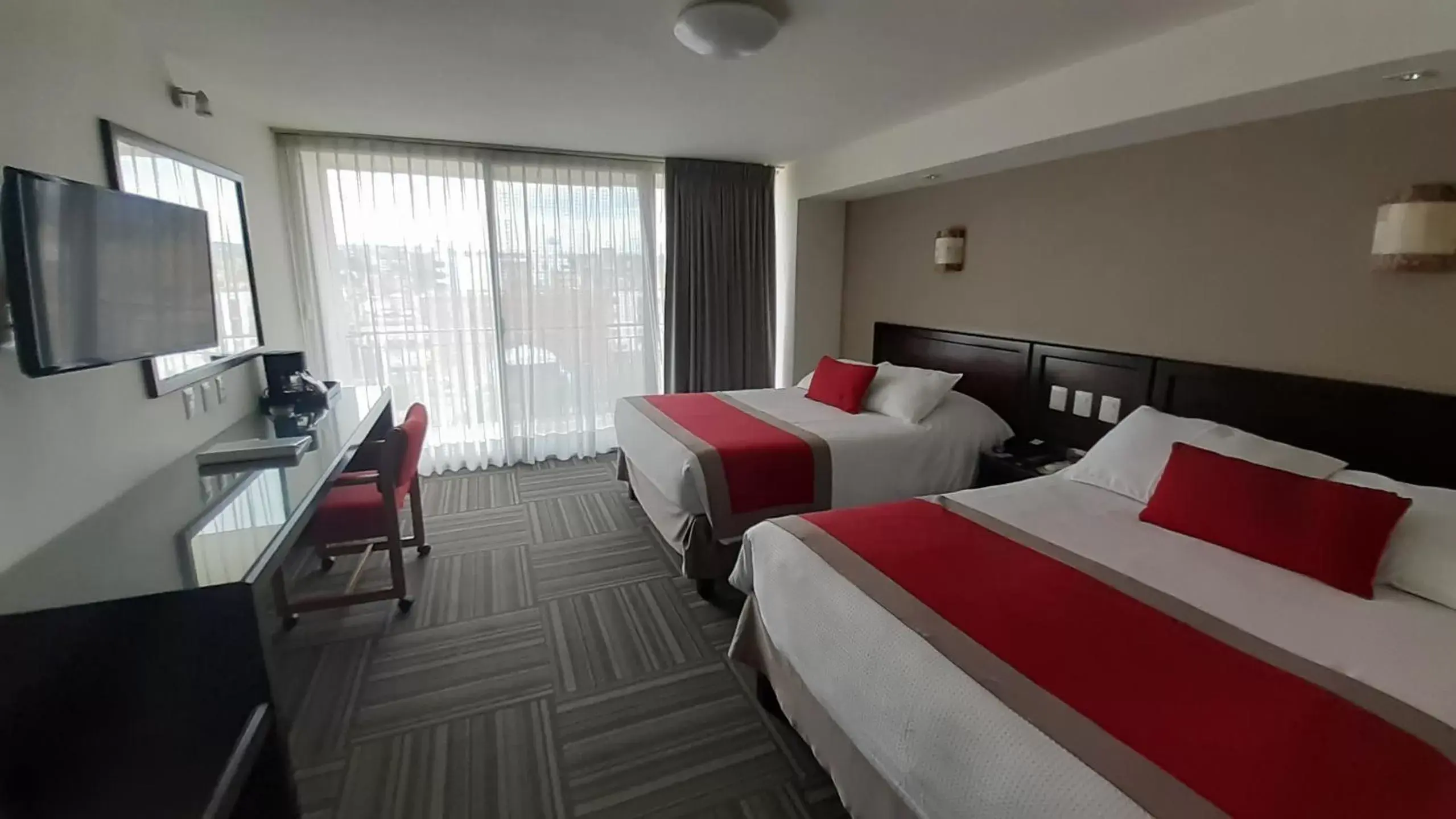 Balcony/Terrace, Bed in Ramada Plaza by Wyndham Leon Balcony/Terrace, Bed in Ramada Plaza by Wyndham Leon
