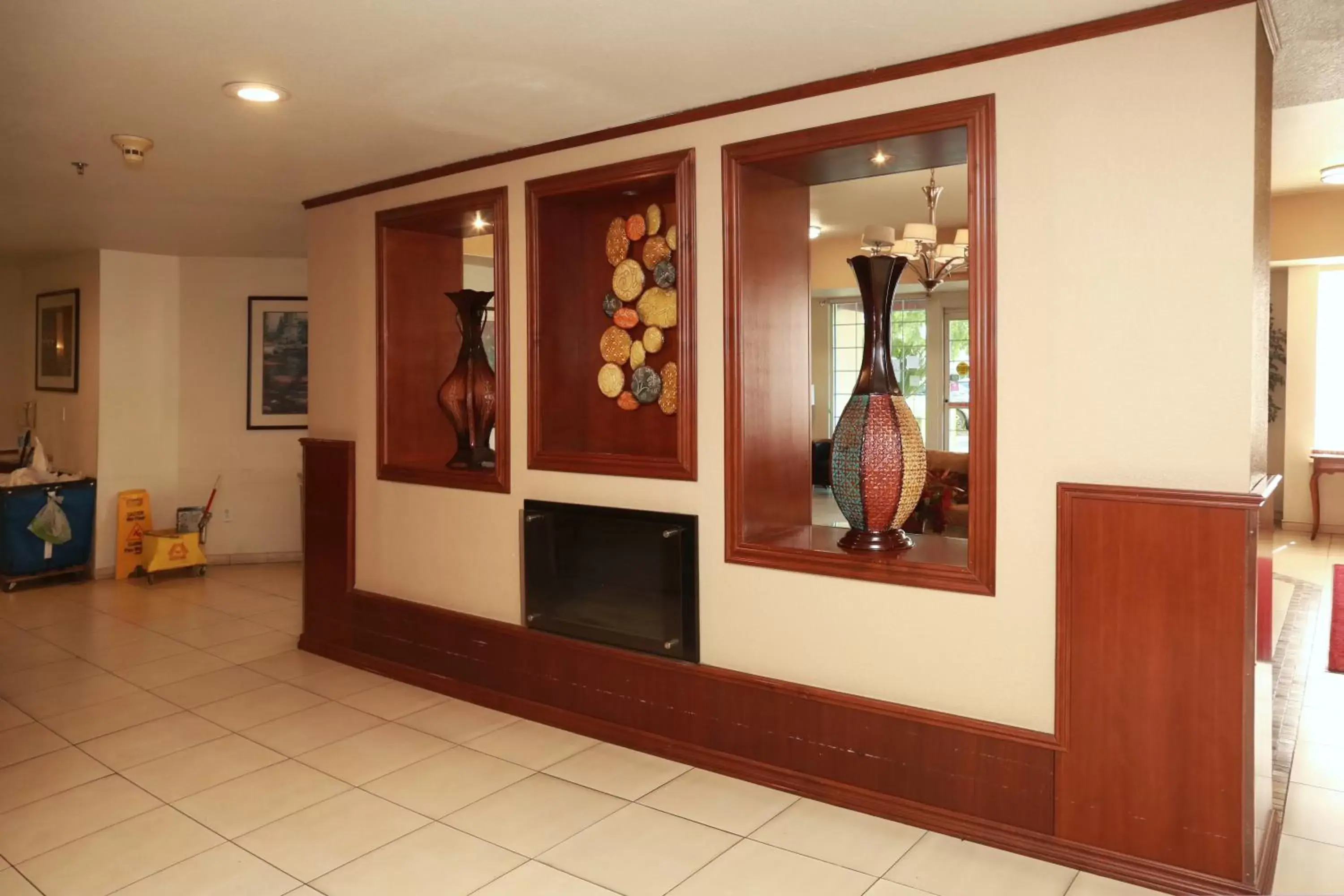 Lobby or reception in Ramada by Wyndham Fresno Northwest