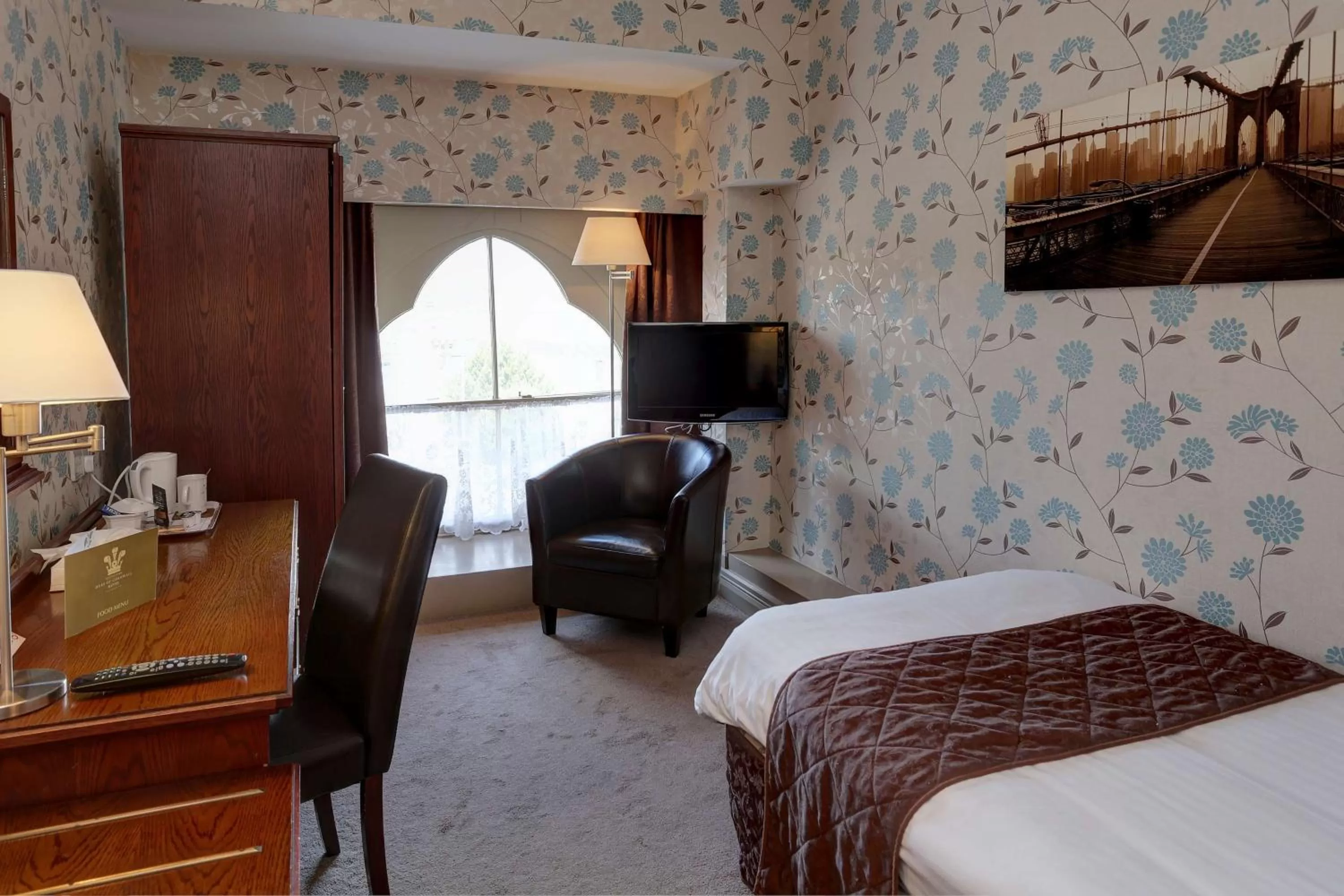 Photo of the whole room, Bed in Duke Of Cornwall Hotel