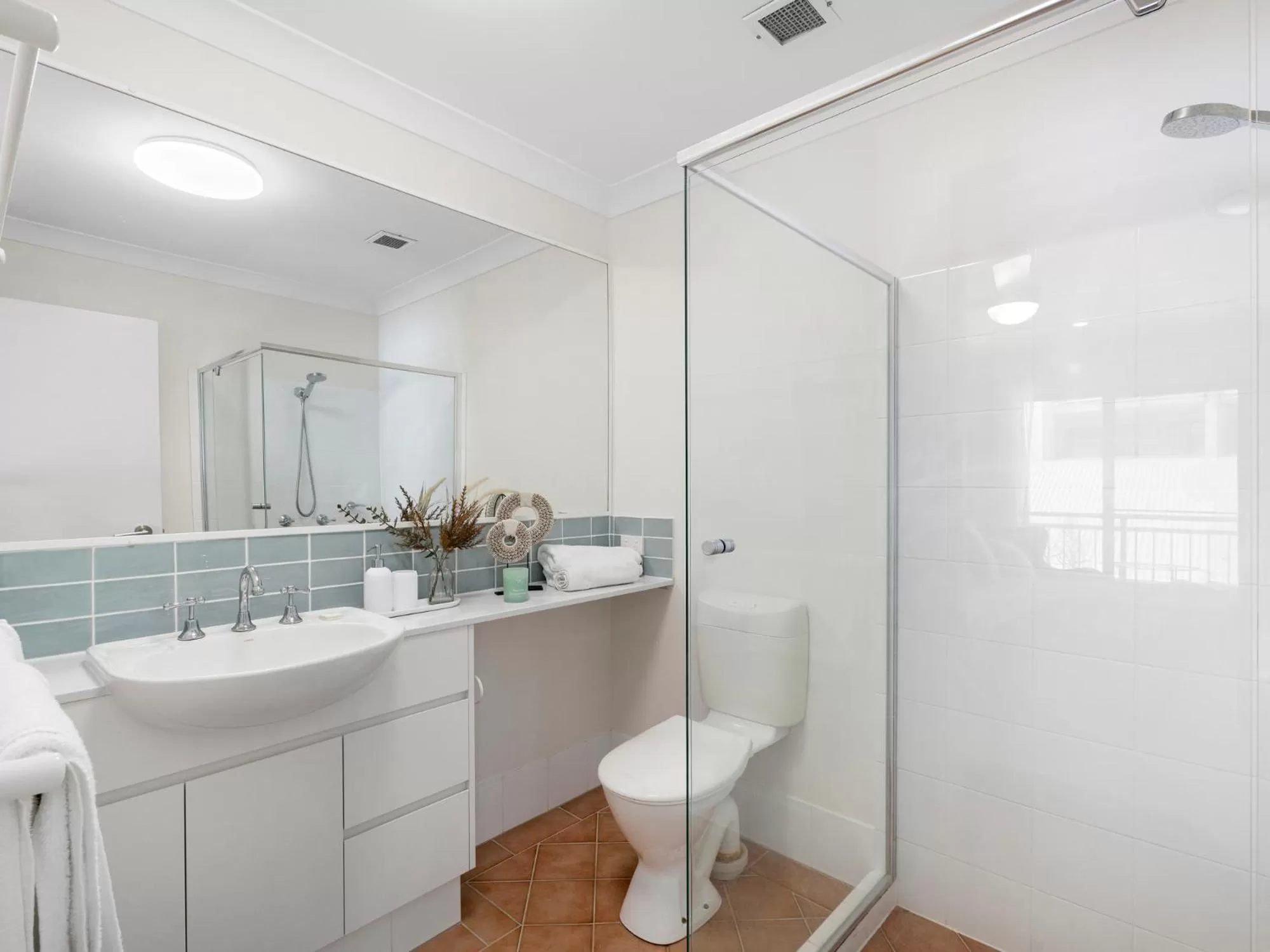 Bathroom in Sunrise Cove Holiday Apartments by Kingscliff Accommodation