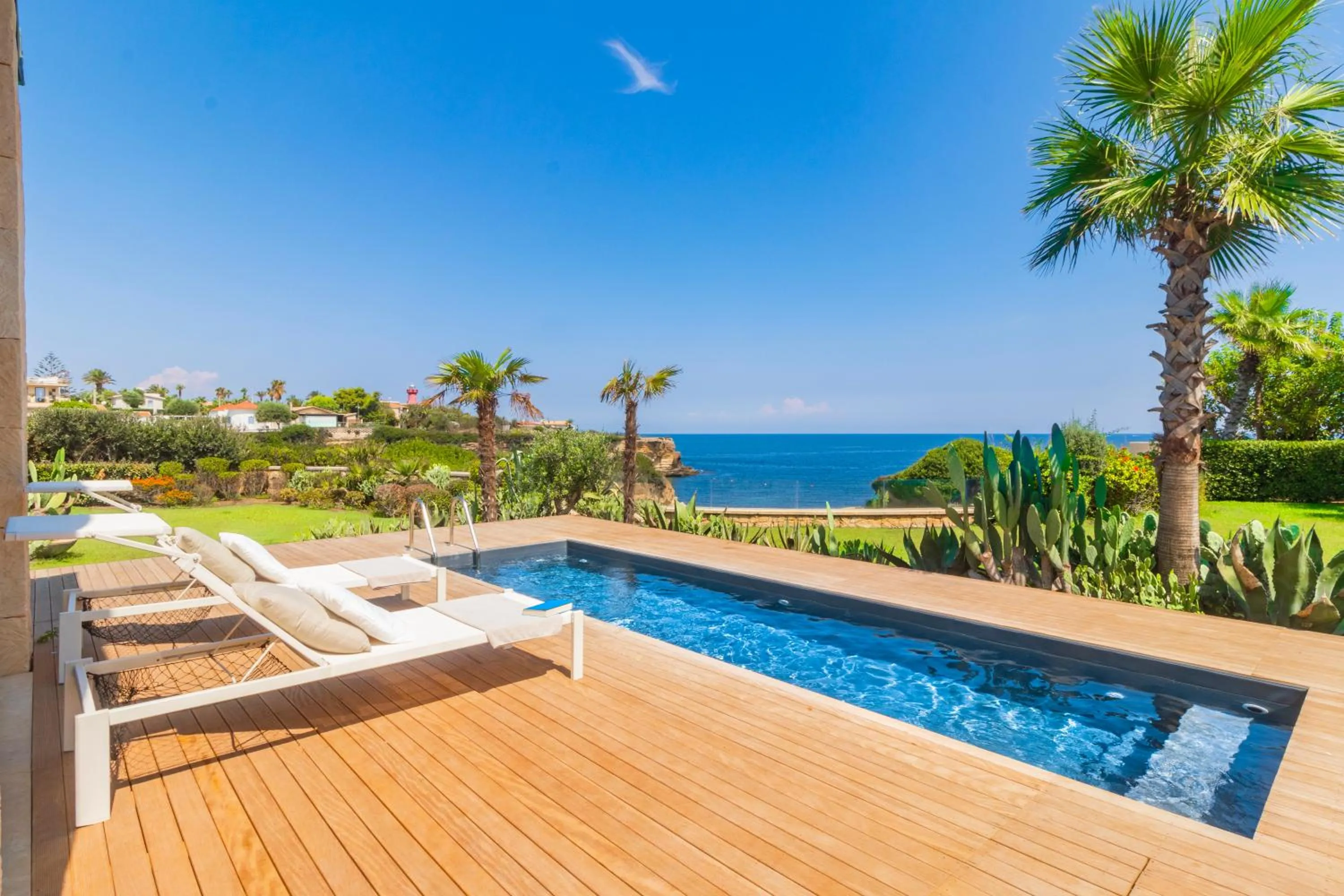 Two-Bedroom Villa with Private Pool and Sea View in Minareto
