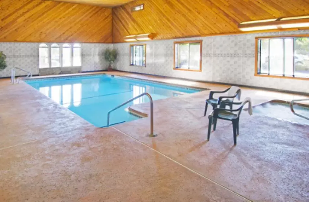 Swimming Pool in Americas Best Value Inn & Suites-East Bakersfield