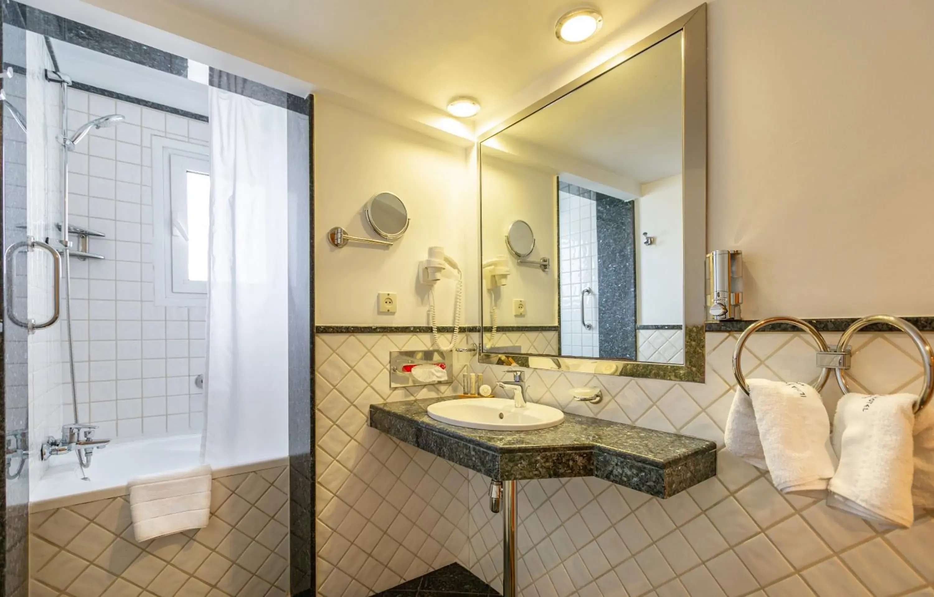 Bathroom in Ilisia Hotel Athens