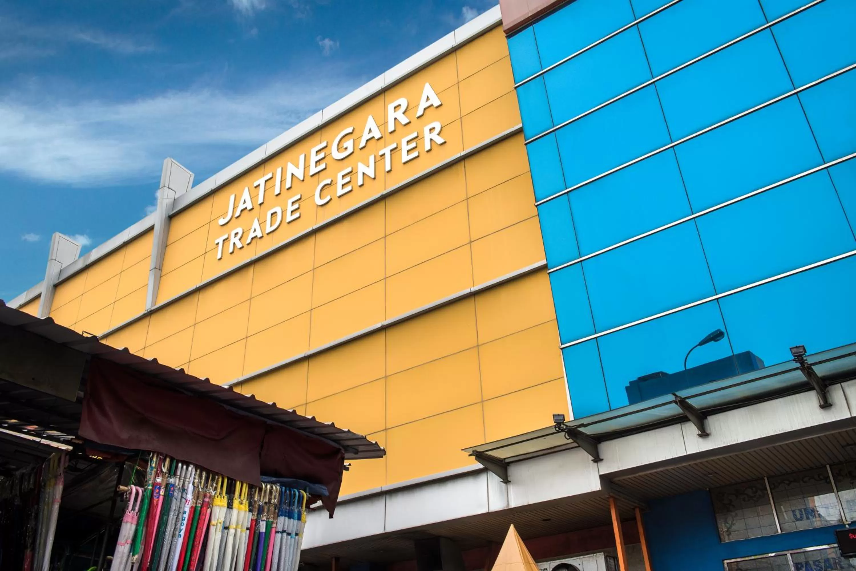 Shopping Area in Holiday Inn Express Jakarta Matraman by IHG