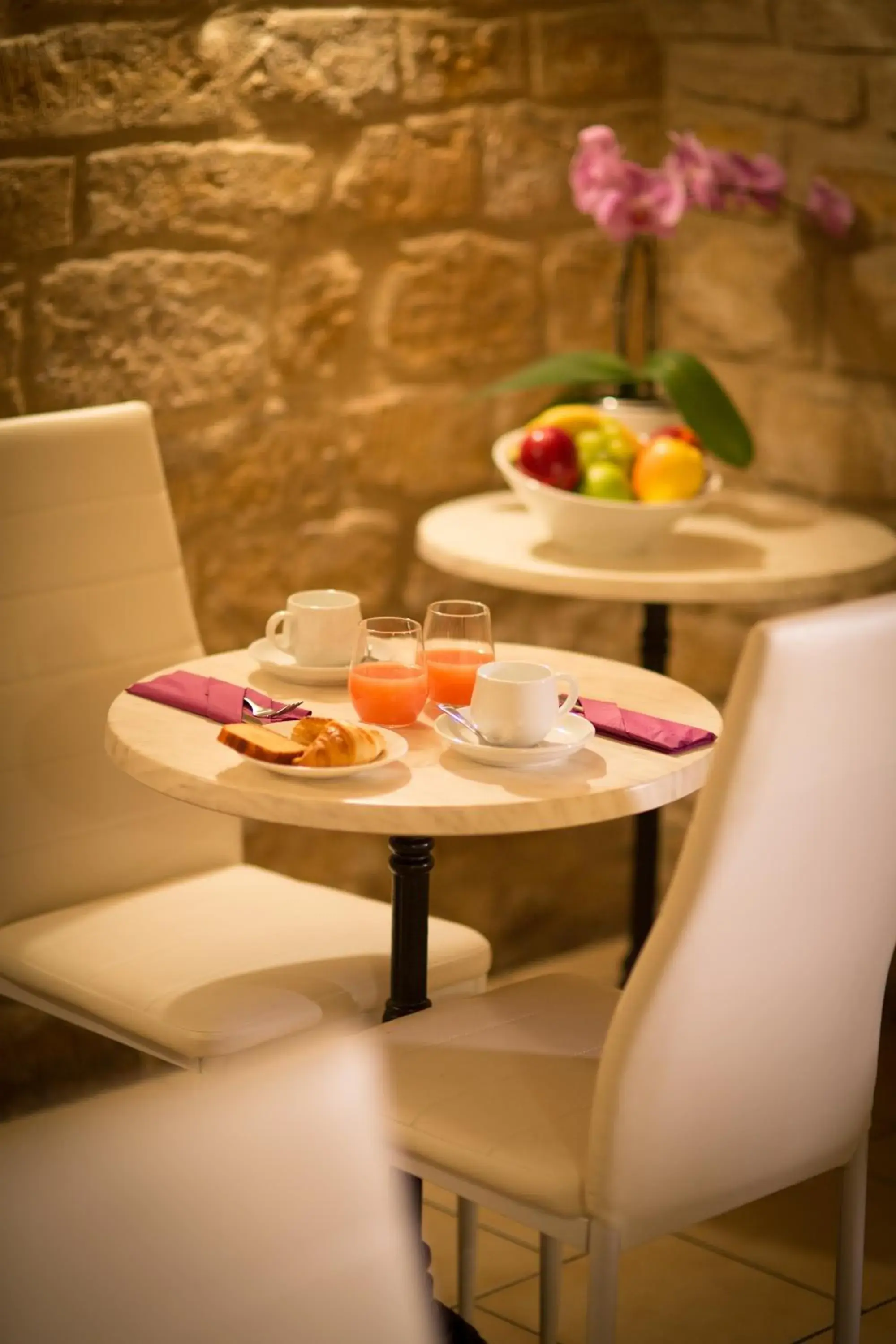 Dining area in Hotel Alexandrine Opera