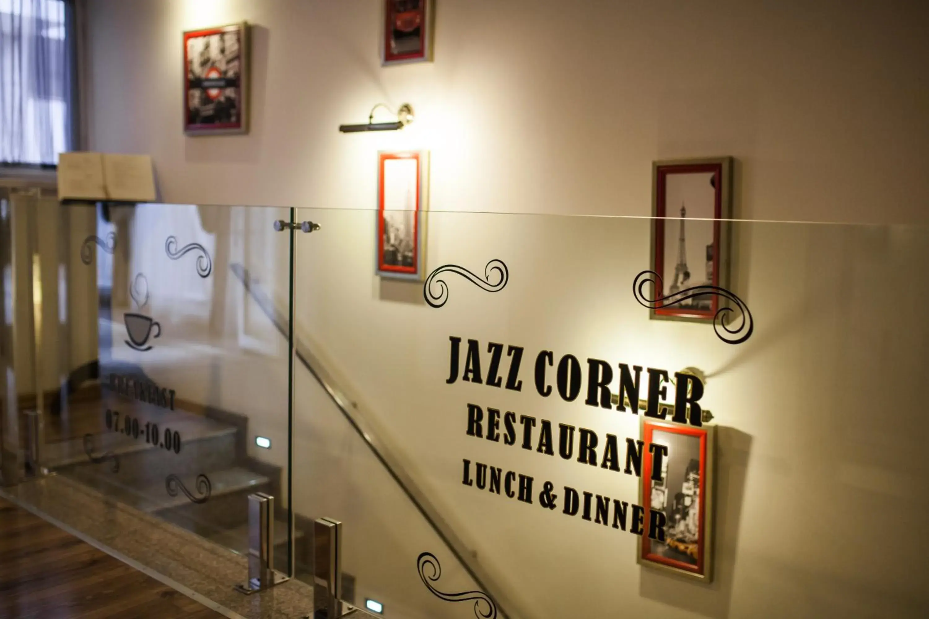 Restaurant/places to eat in Jazz Hotel Restaurant/places to eat in Jazz Hotel