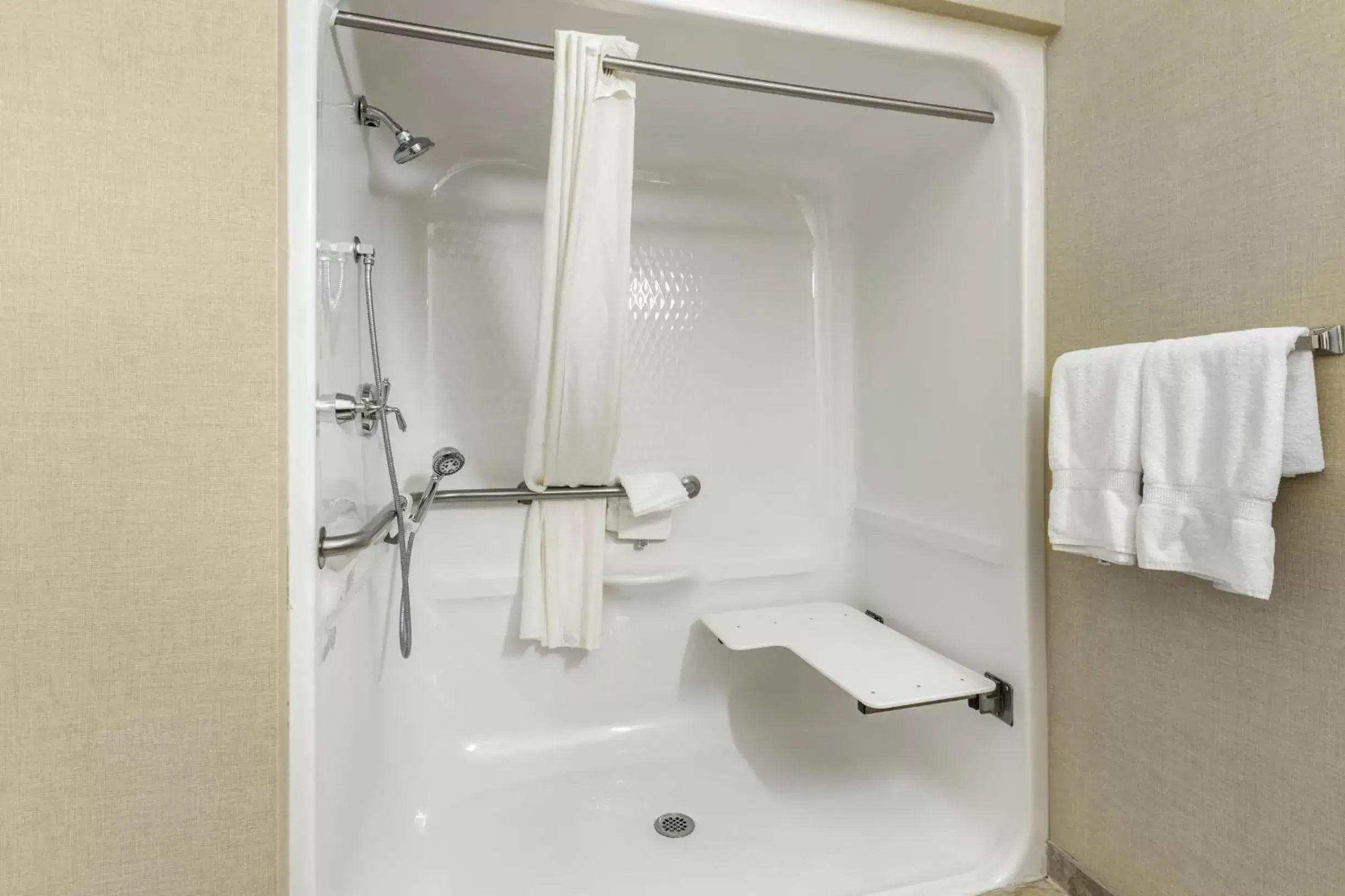 Bathroom in Comfort Inn Powell - Knoxville North