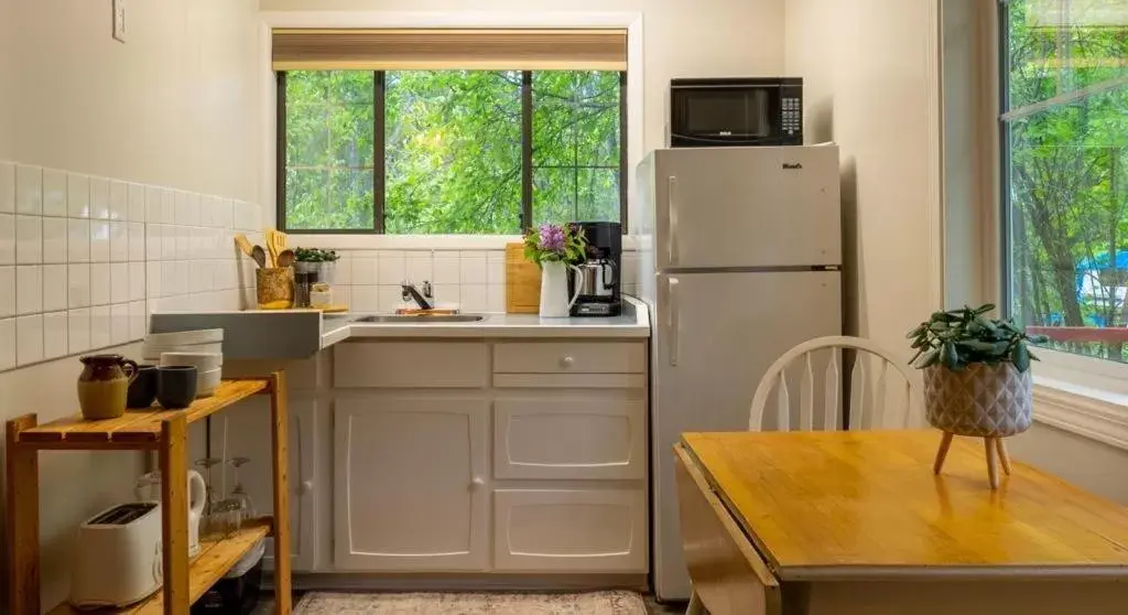 Kitchen or kitchenette, Kitchen/Kitchenette in Barefoot Villas and Retreat