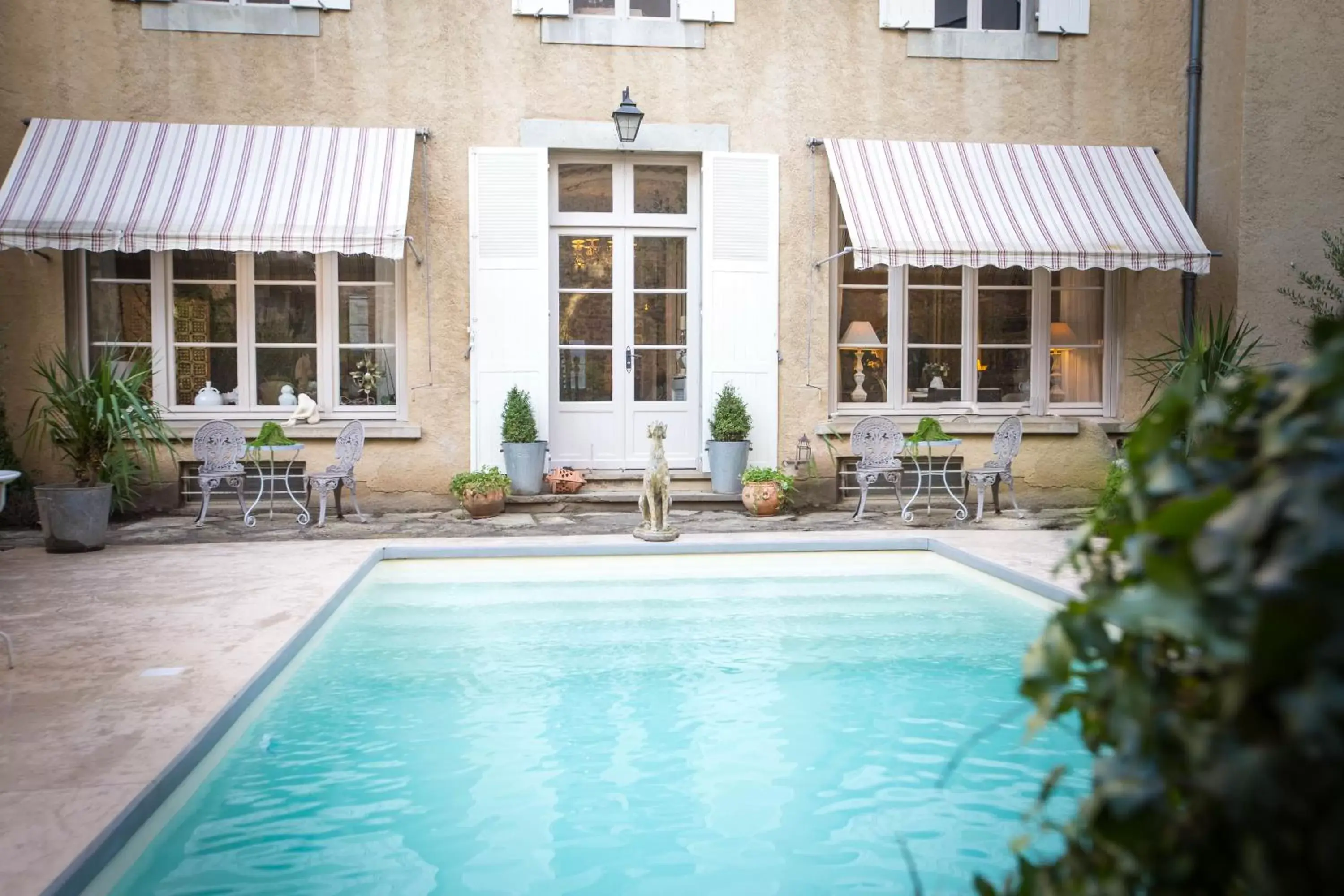 Seating area, Swimming Pool in Carcassonne Bed and Breakfast du Palais