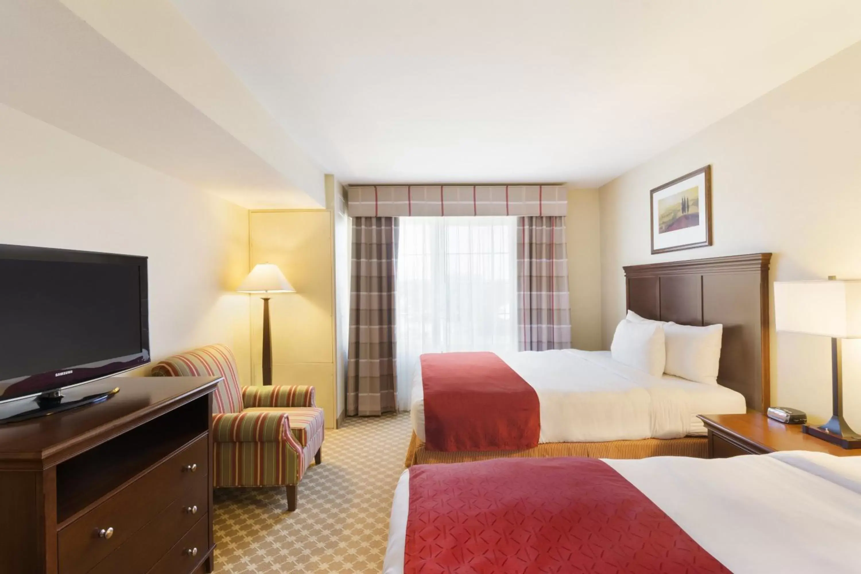 Bed, TV/Entertainment Center in Country Inn & Suites by Radisson, Covington, LA