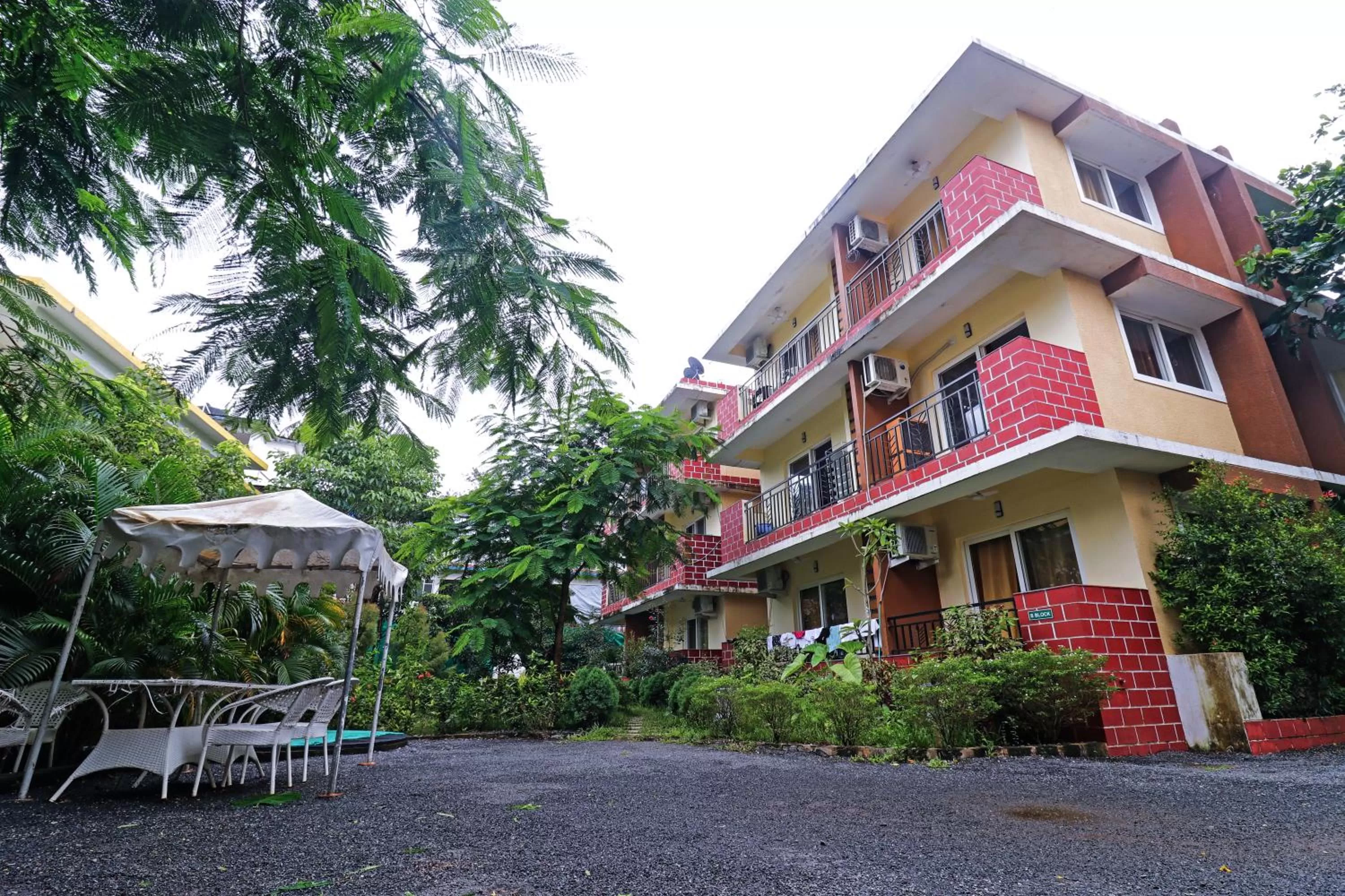 Property building in Mariners Bay Suites