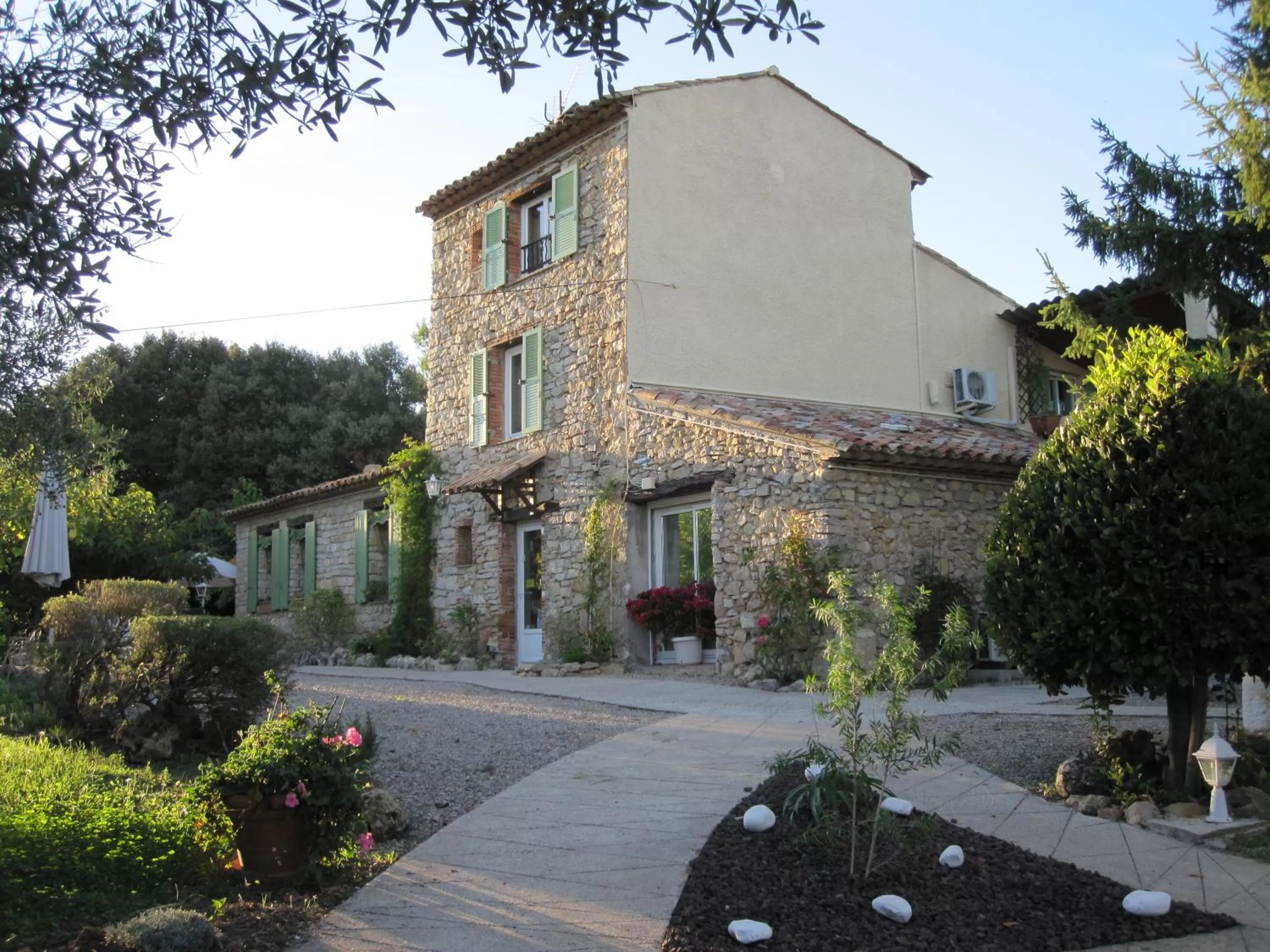 Facade/entrance in La Vieille Bastide