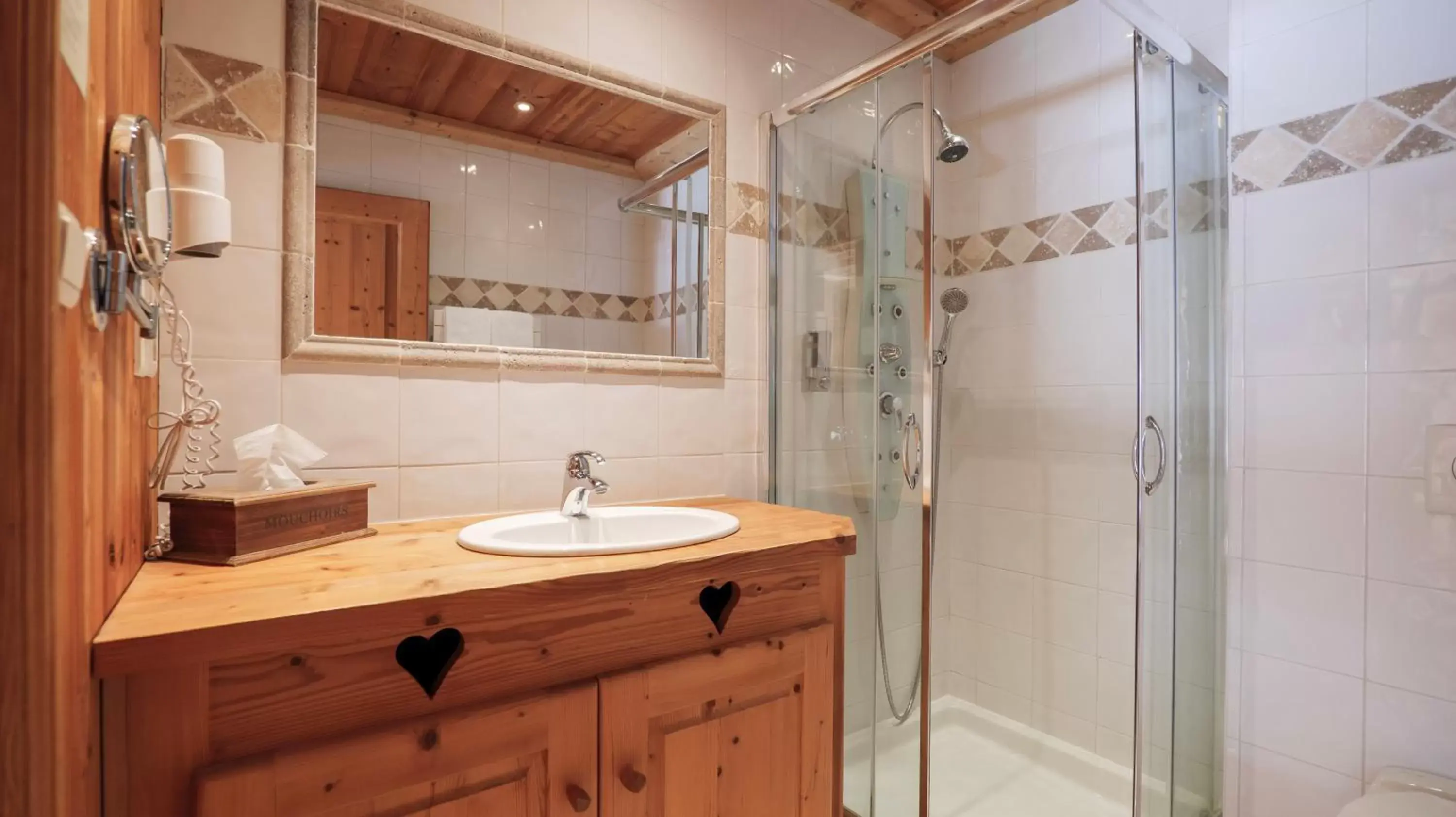 Shower, Bathroom in Hôtel Le Labrador