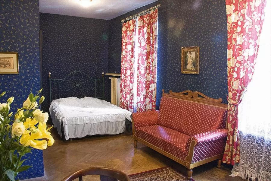 Photo of the whole room, Bed in Austeria Klezmer Hois