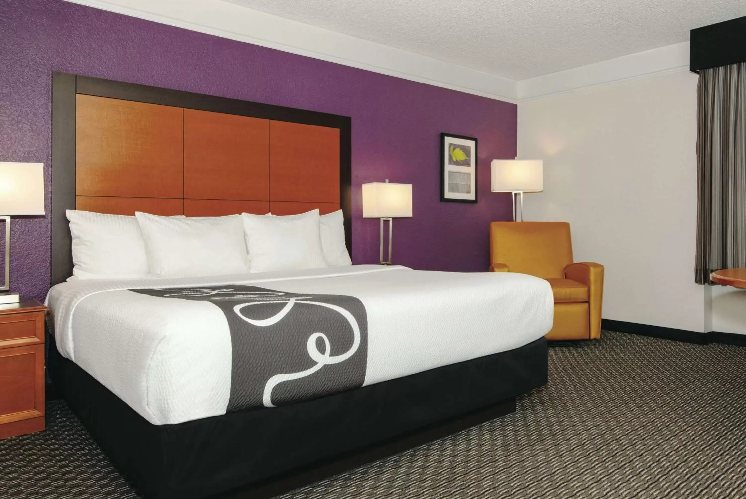 Photo of the whole room, Bed in La Quinta by Wyndham Ontario Airport