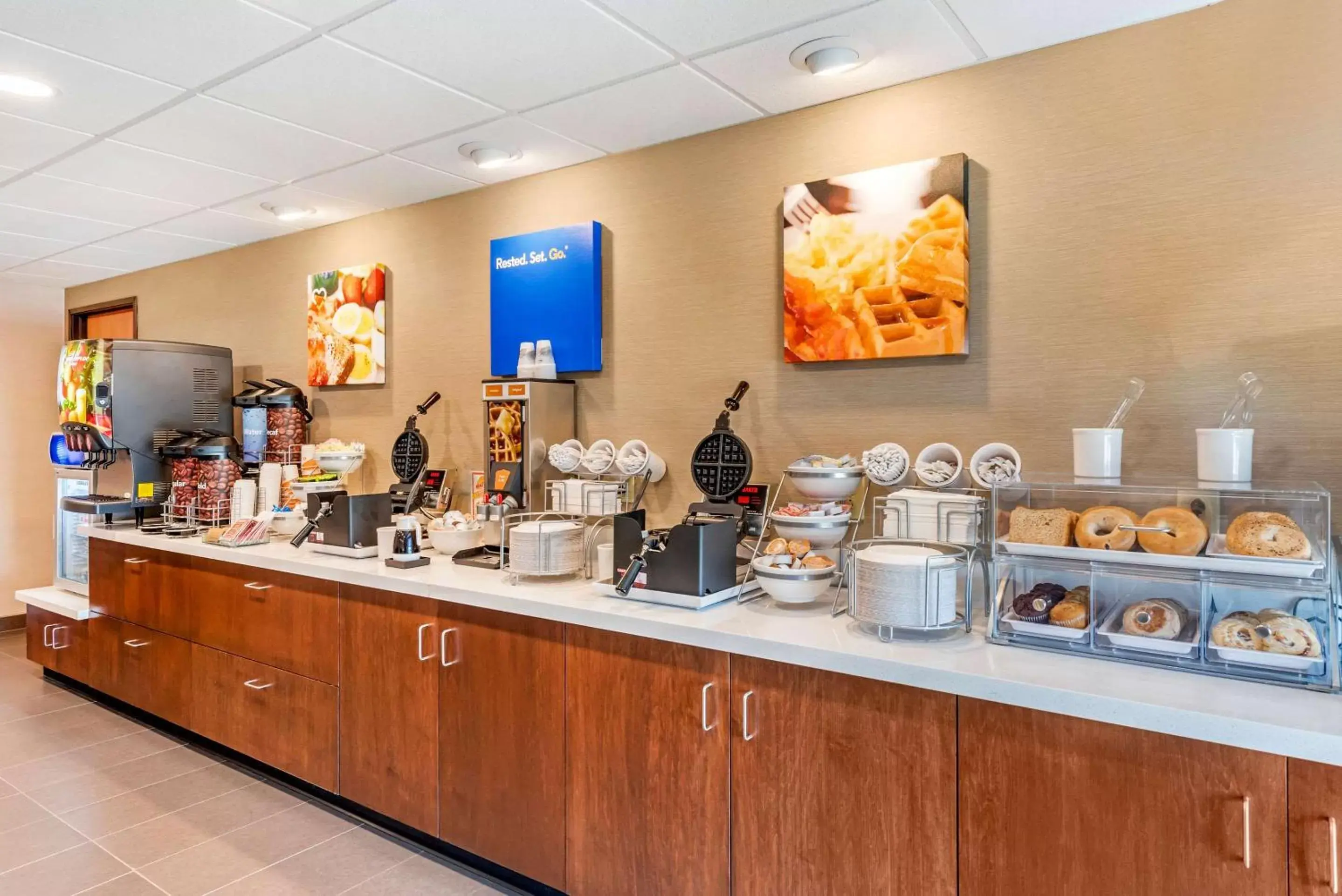 Restaurant/places to eat in Comfort Inn & Suites near Route 66 Award Winning Gold Hotel 2021