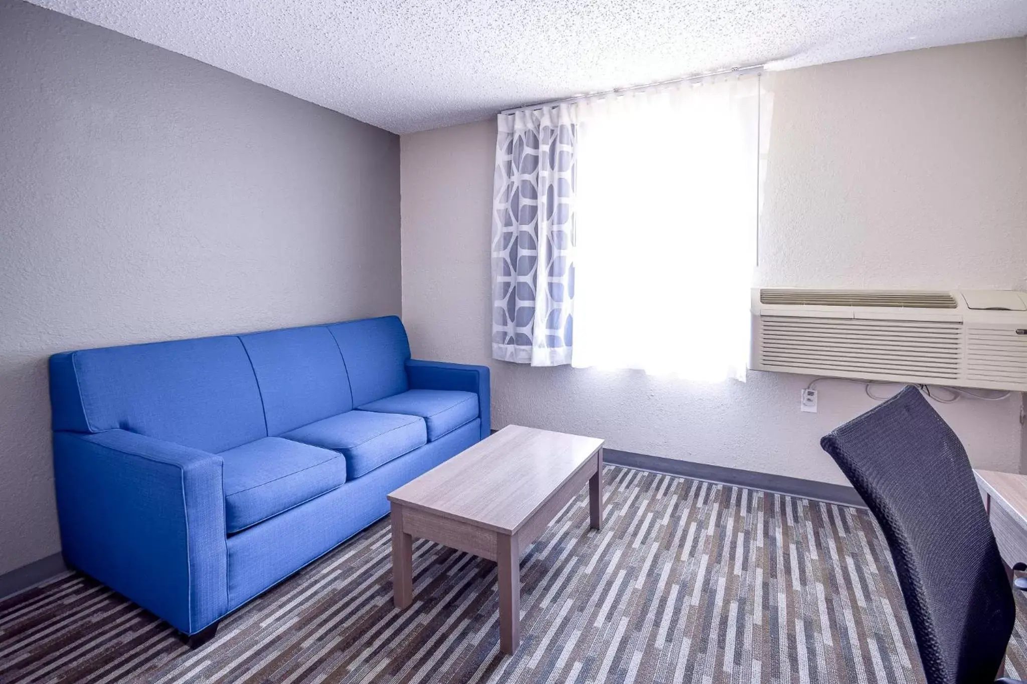 Seating Area in Days Inn & Suites by Wyndham Wisconsin Dells