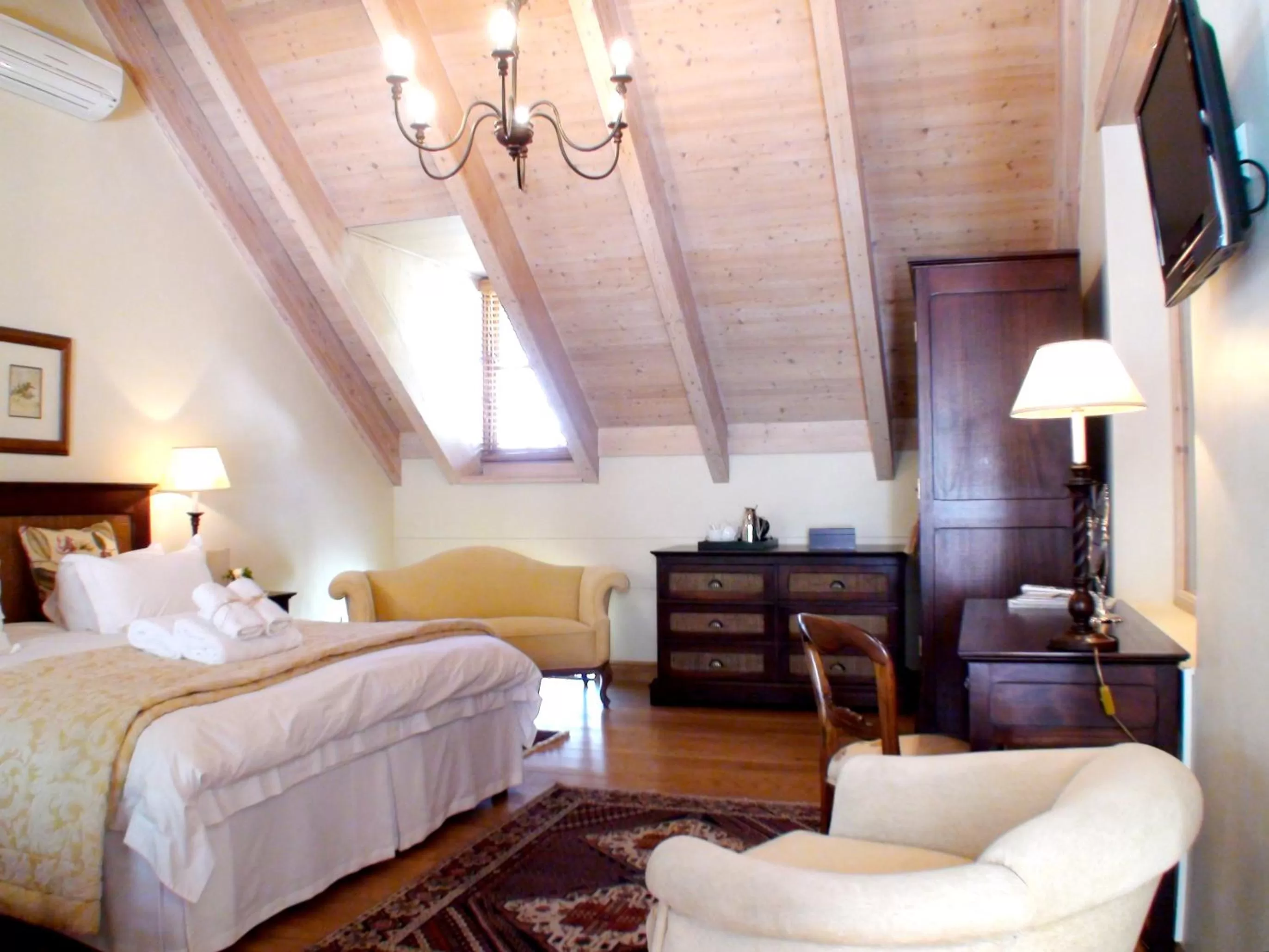 Bedroom, Bed in De Hoek Manor
