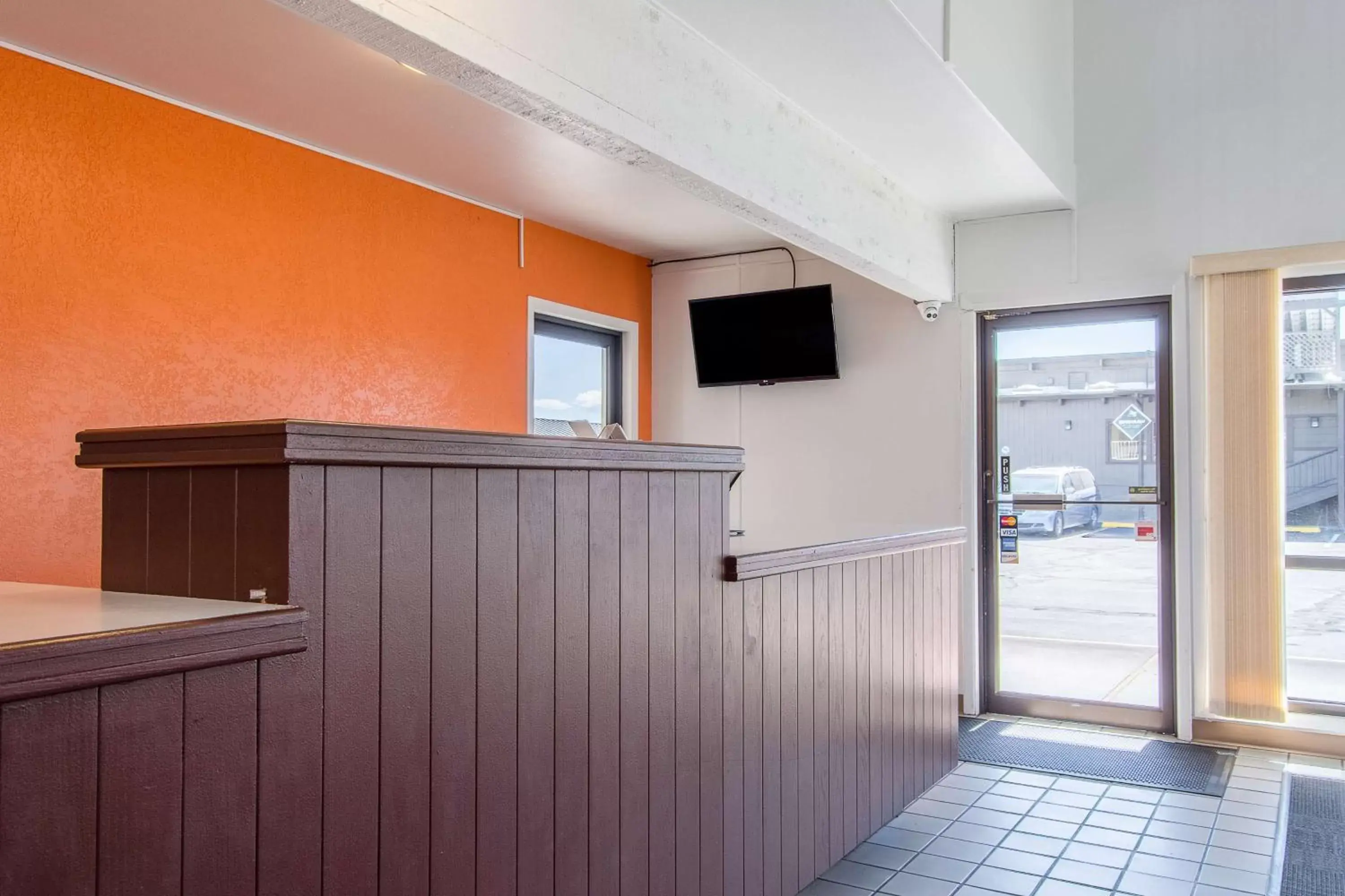 Lobby or reception, Kitchen/Kitchenette in Motel 6-Madras, OR