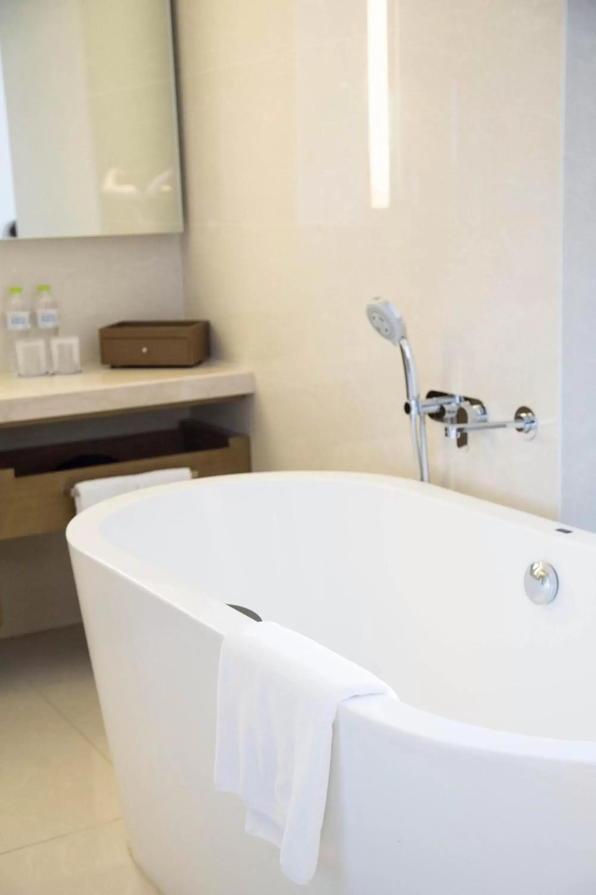 Bath, Bathroom in Four Points By Sheraton Guilin Lingui