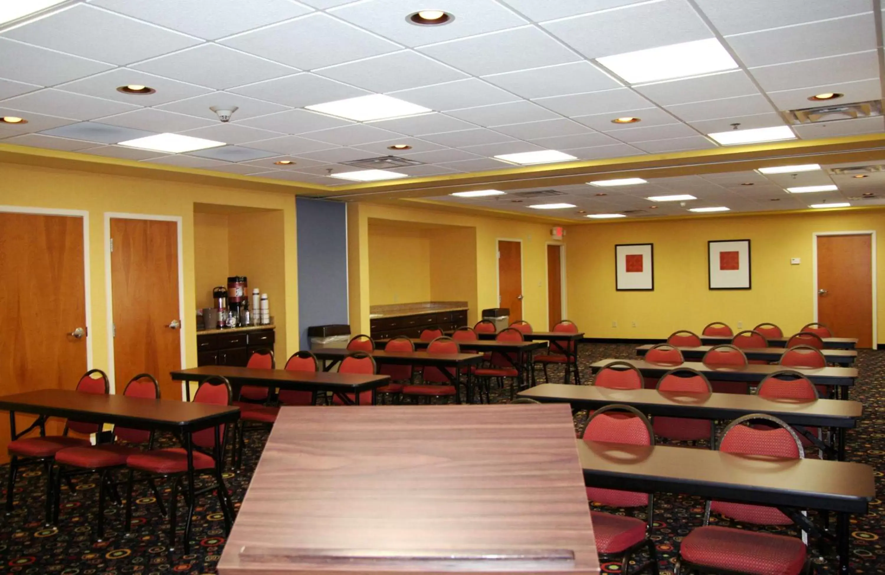Meeting/conference room in Hampton Inn & Suites Louisville East