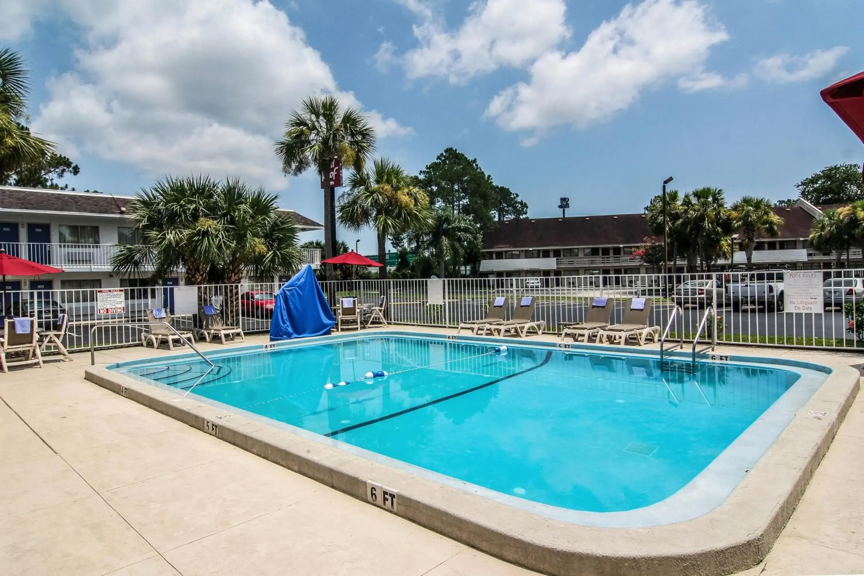 Decorative detail, Swimming Pool in Motel 6-Jacksonville, FL - Orange Park