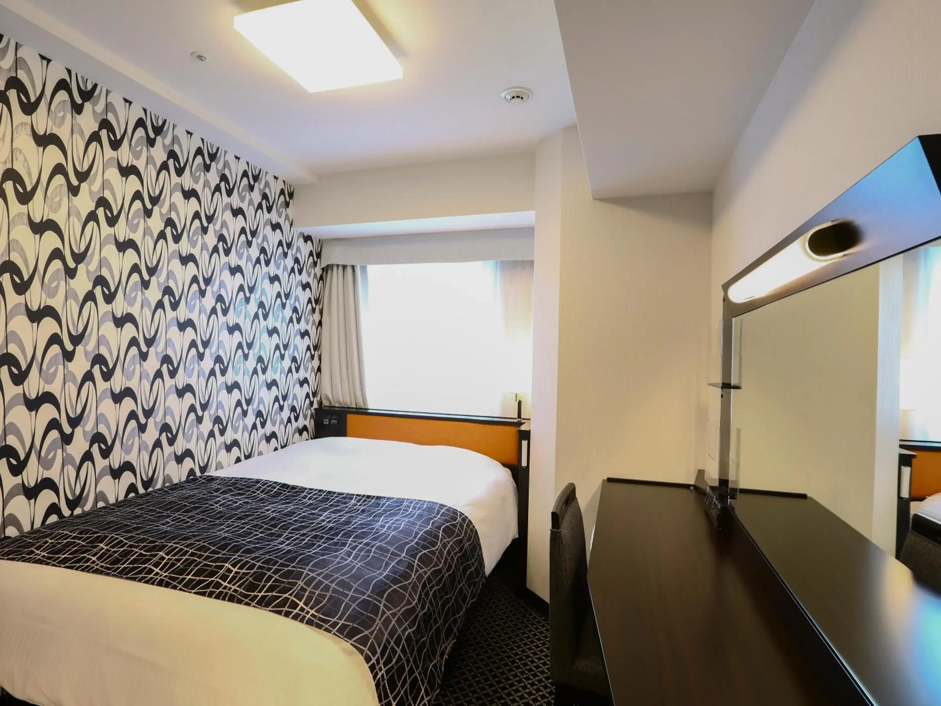 Photo of the whole room, Bed in APA Hotel Nihombashi Bakurocho-Ekimae