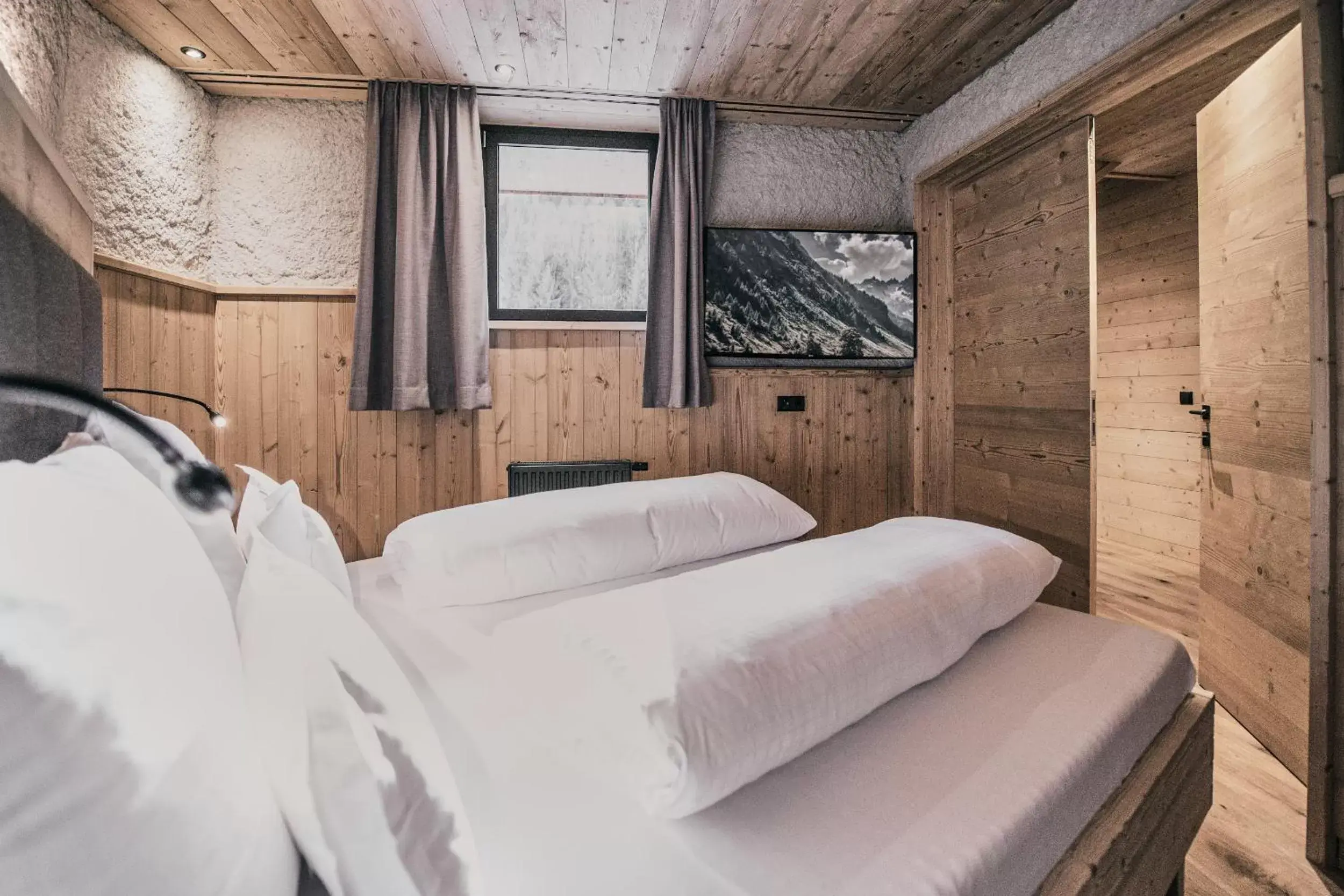 Bedroom, Winter in Tenne Lodges