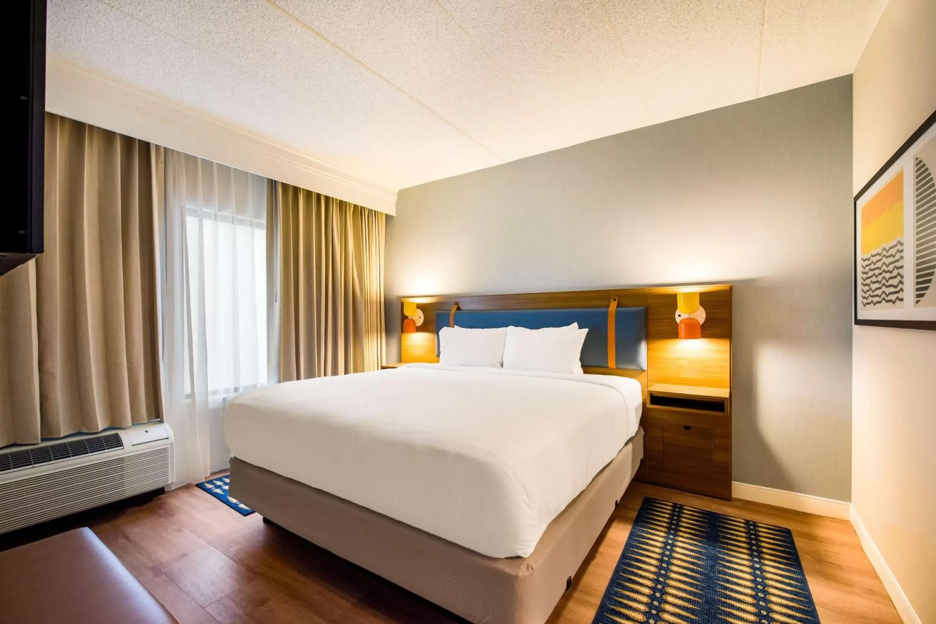 Bedroom, Bed in Sonesta Select Philadelphia Airport