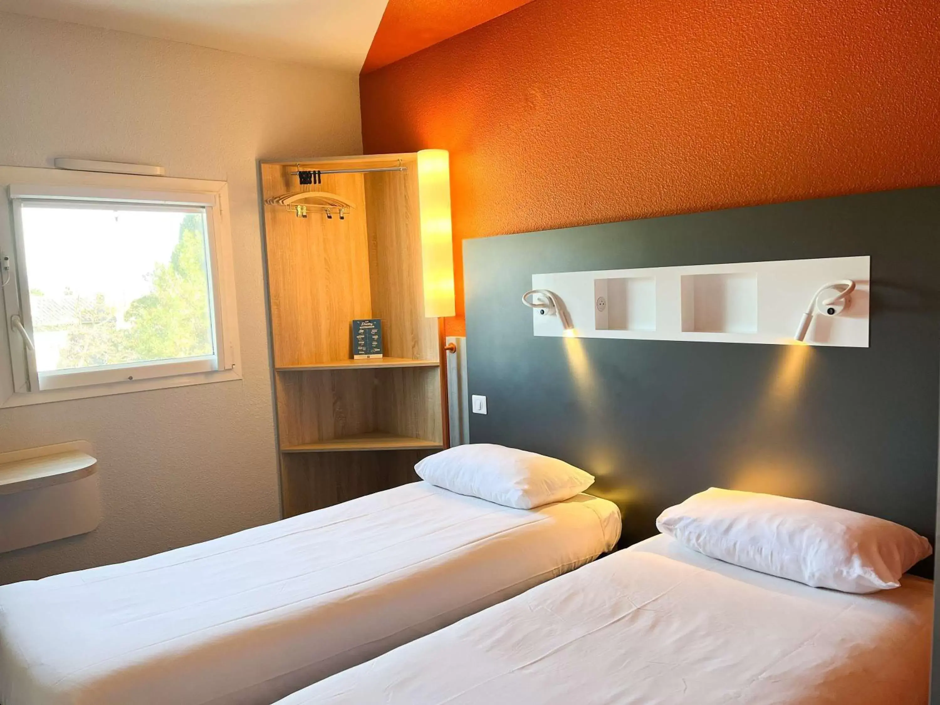 Bedroom, Bed in ibis budget Carcassonne La Cité