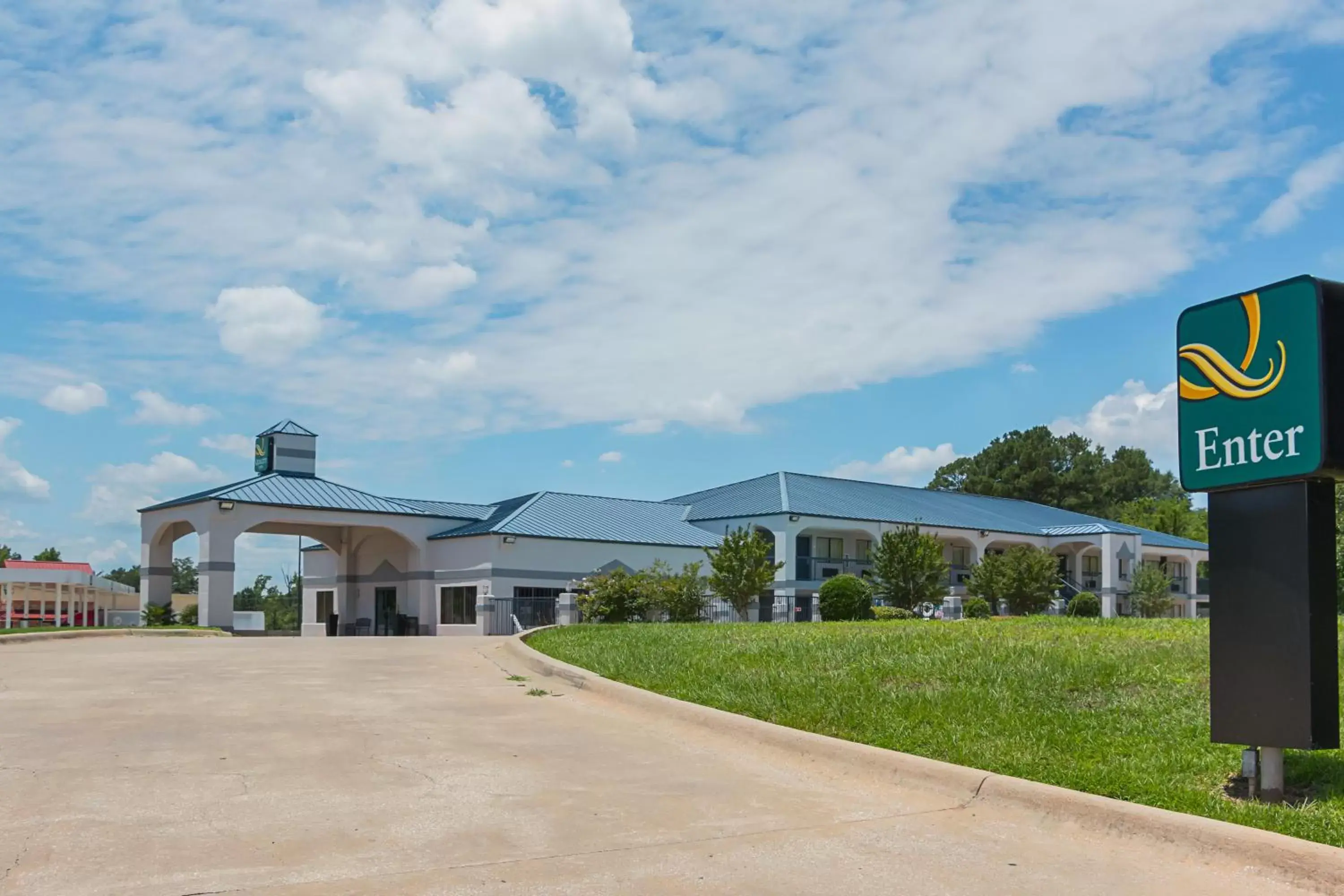 Street view, Property Building in Quality Inn Carthage